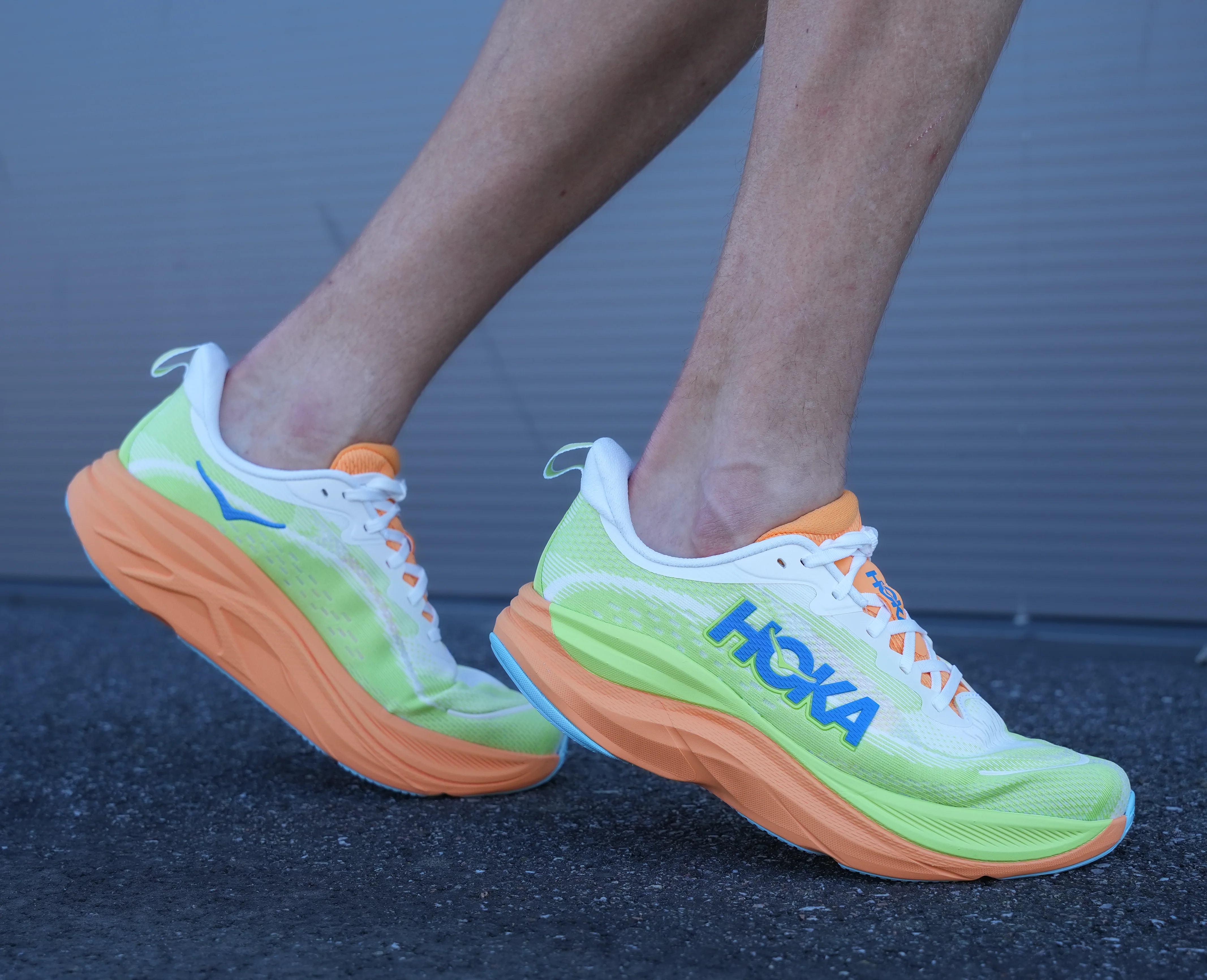 Hoka M SKYFLOW Frost / Solar Flare (HOKA er litt liten – ta en størrelse opp.)