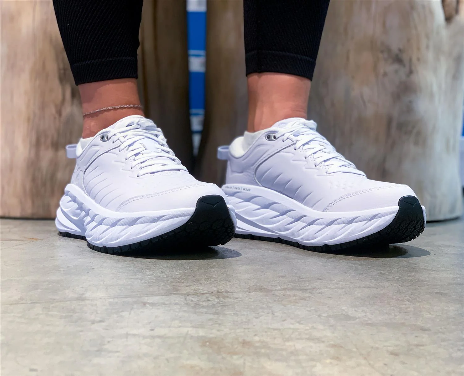 Hoka W BONDI SR White (HOKA er litt liten – ta en størrelse opp.)