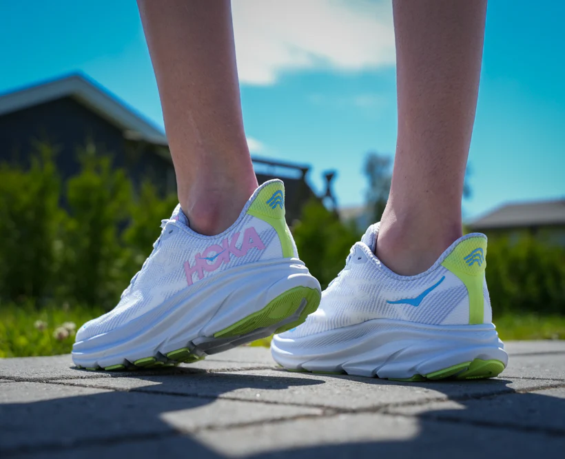 Hoka W CLIFTON 9 Gull / Sea Ice (HOKA er litt liten – ta en størrelse opp.)