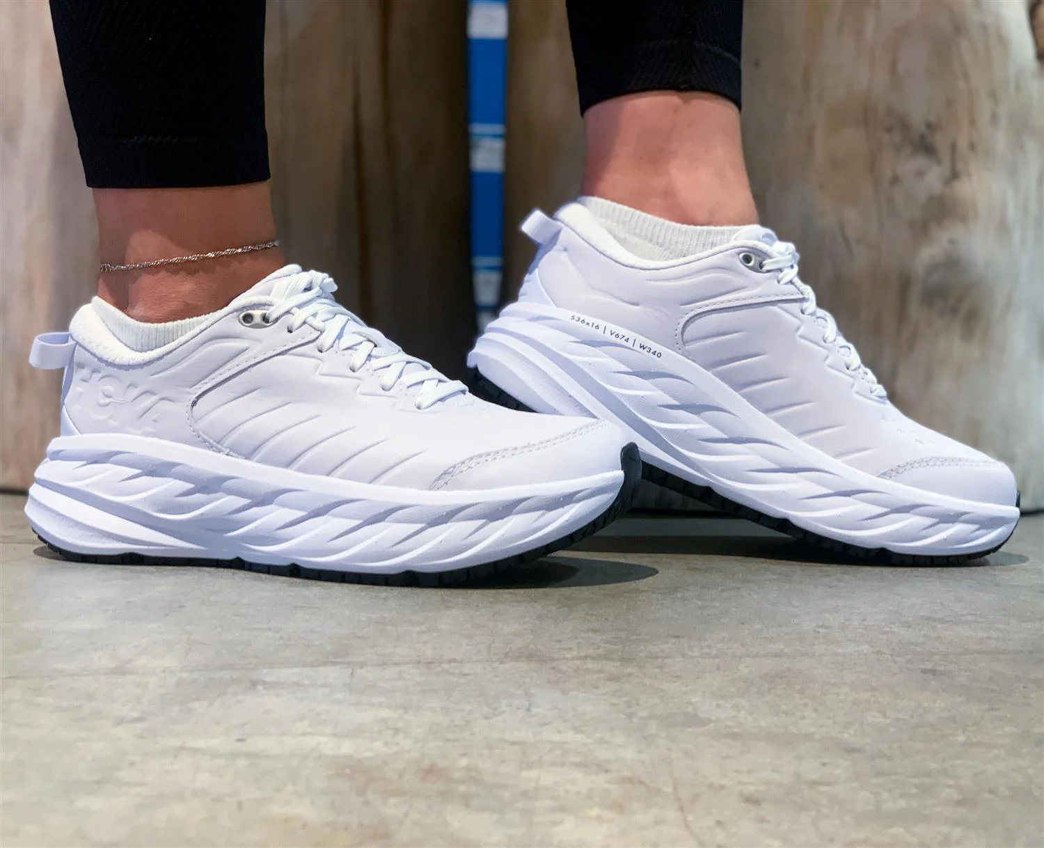 Hoka W BONDI SR White (HOKA er litt liten – ta en størrelse opp.)
