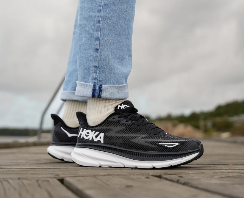 Hoka M CLIFTON 9 Black / White (HOKA er litt liten – ta en størrelse opp.)