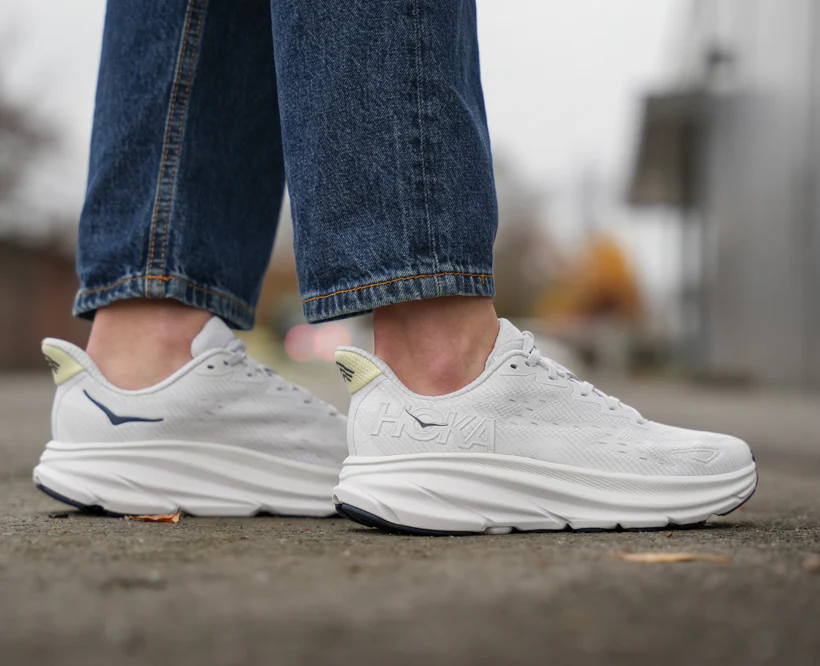 Hoka W CLIFTON 9 Cosmic Grey / White (HOKA er litt liten – ta en størrelse opp.)