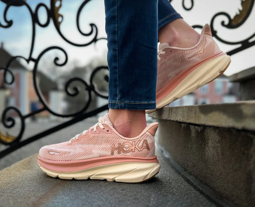 Hoka W CLIFTON 9 Sandstone / Cream (HOKA er litt liten – ta en størrelse opp.)