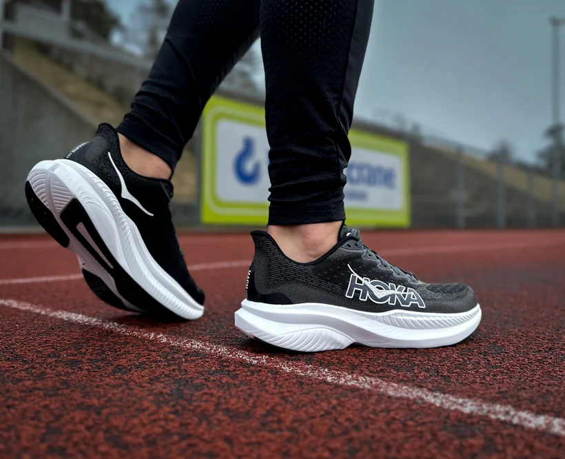 Hoka M MACH 6 WIDE Black / White (HOKA er litt liten – ta en størrelse opp.)