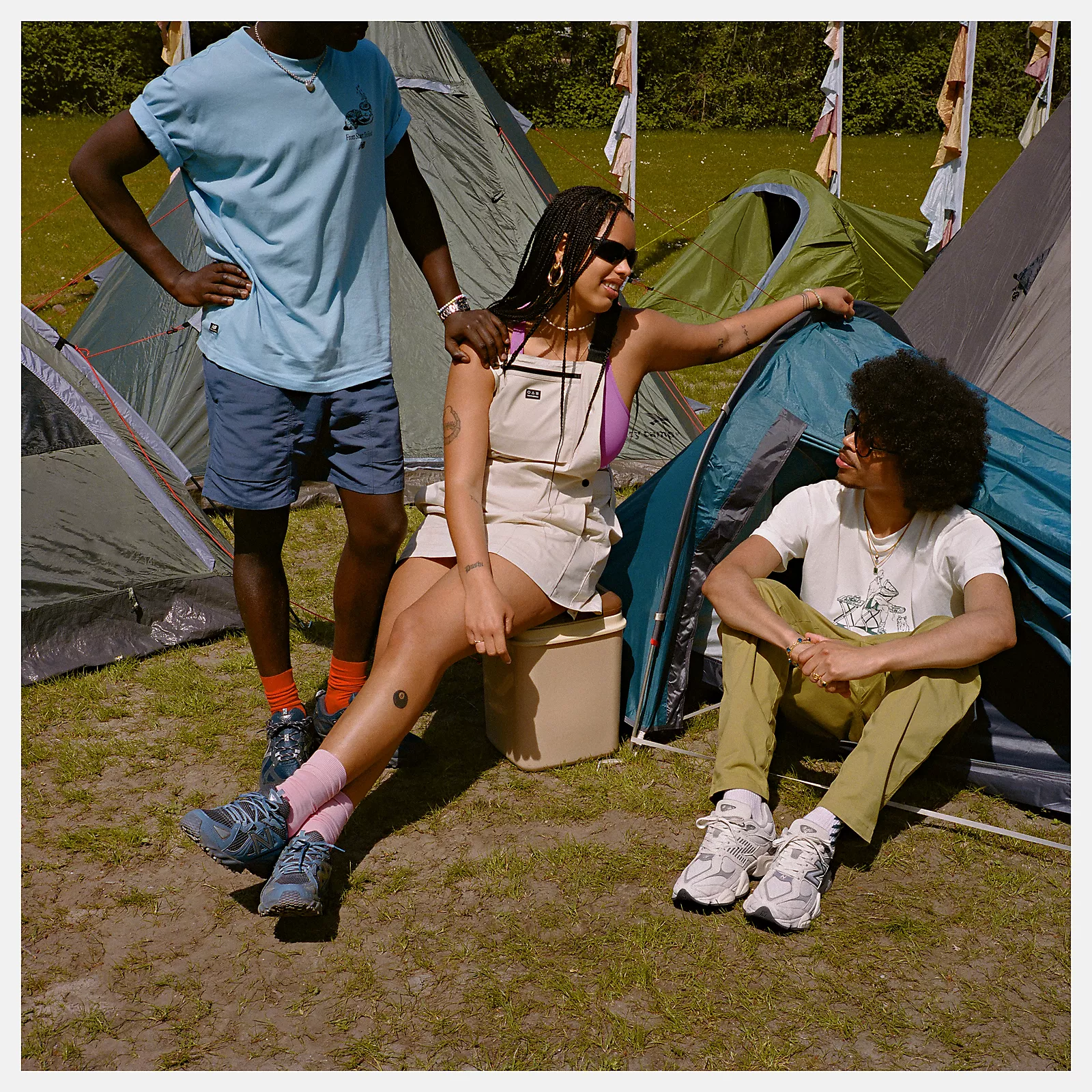 New Balance Unisex 9060 Sneakers -  Men's/Women's Sea Salt with Concrete and Silver Metallic