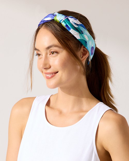 Swirling Pleated Diamond Scarf