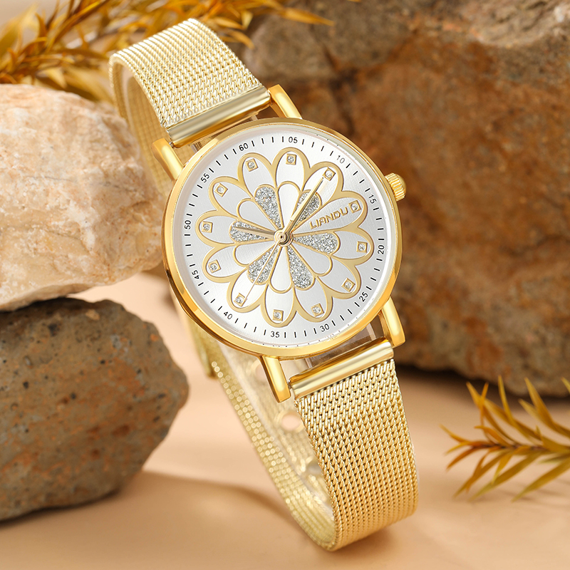Stylish streamlined women's watch T106