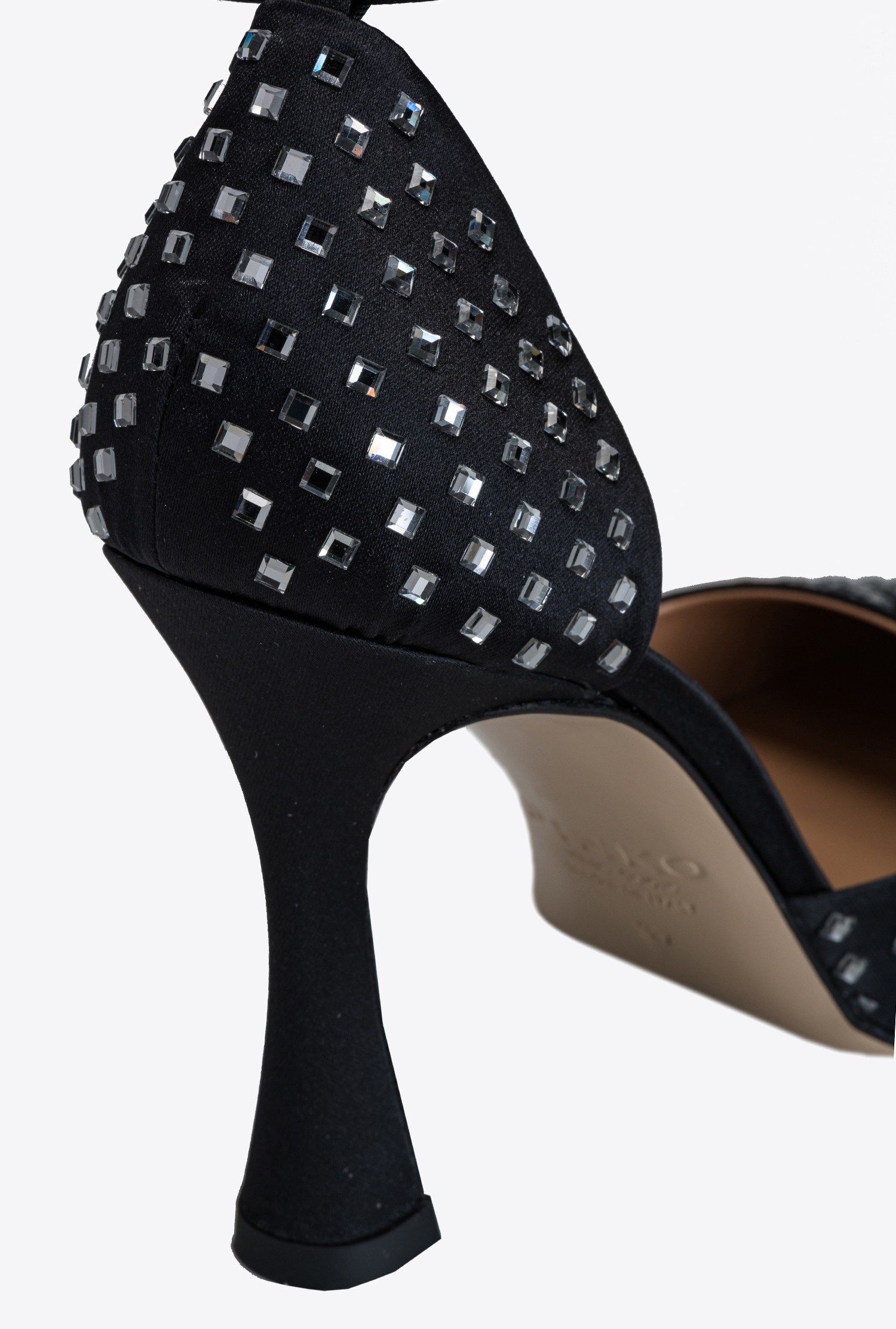 Heeled shoes with rhinestones