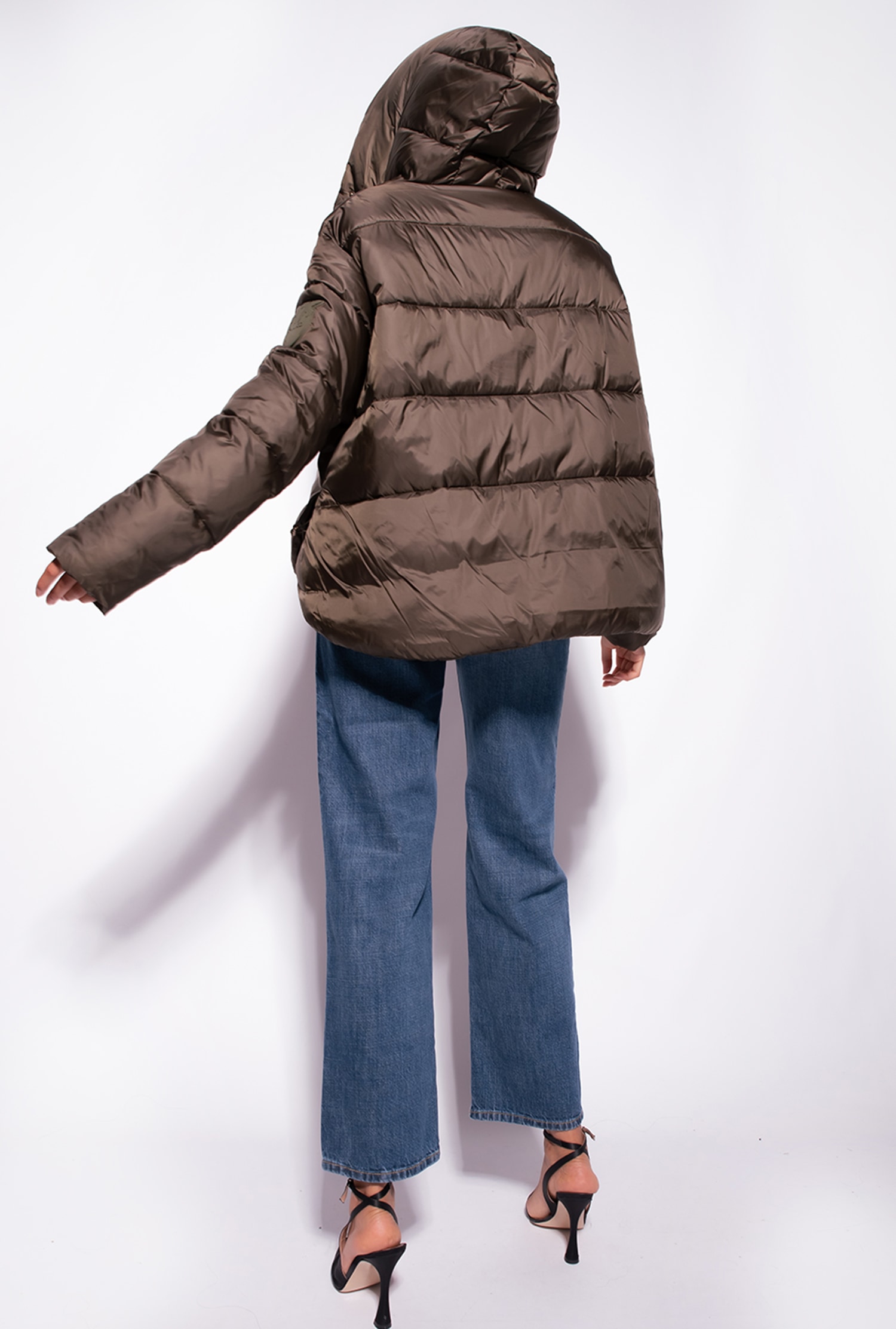 Semi-glossy down jacket with hood