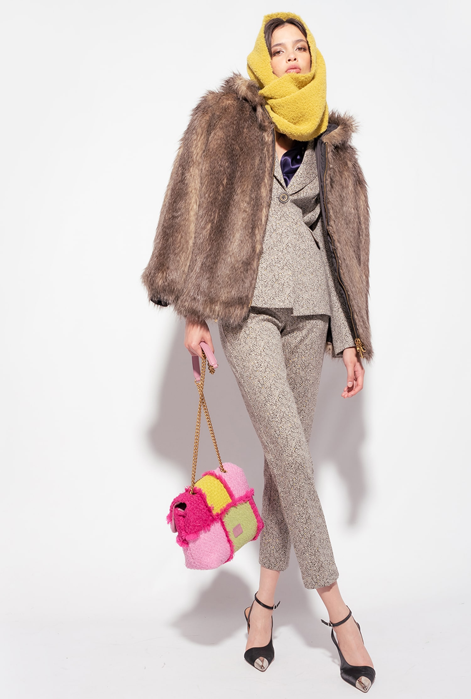 Bouclé fabric scarf with fringing