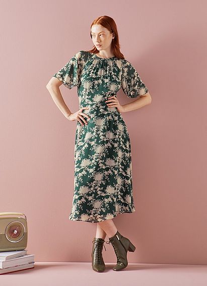 Elowen Green Chrysanthemum Print Midi Dress