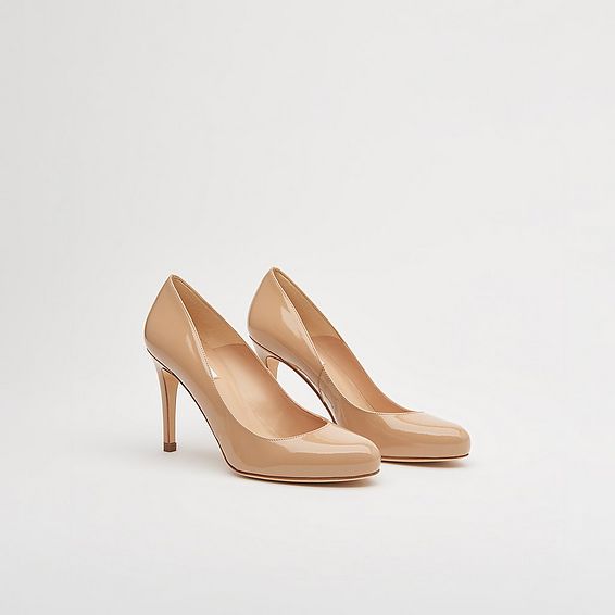 Stila Beige Patent Leather Round Toe Courts