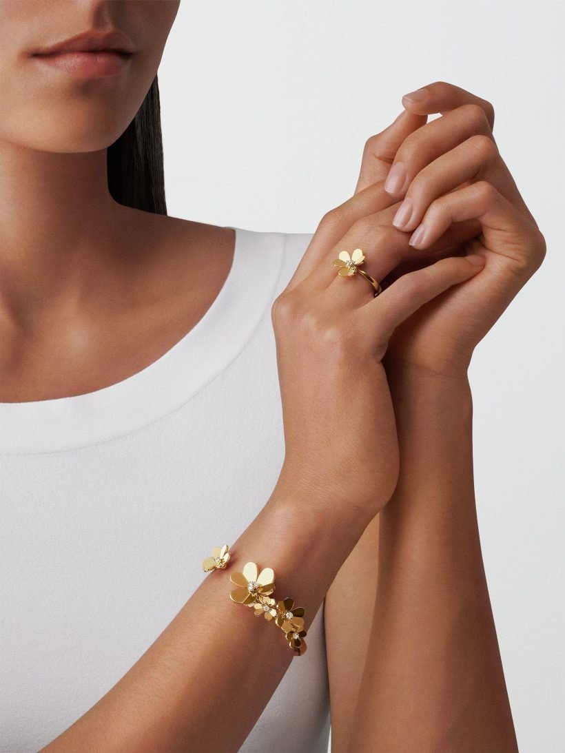 Frivole bracelet, 7 flowers, medium model