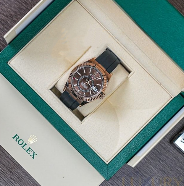 Rolex Sky-Dweller Oyster 42 mm Everose gold 326235-0005 New