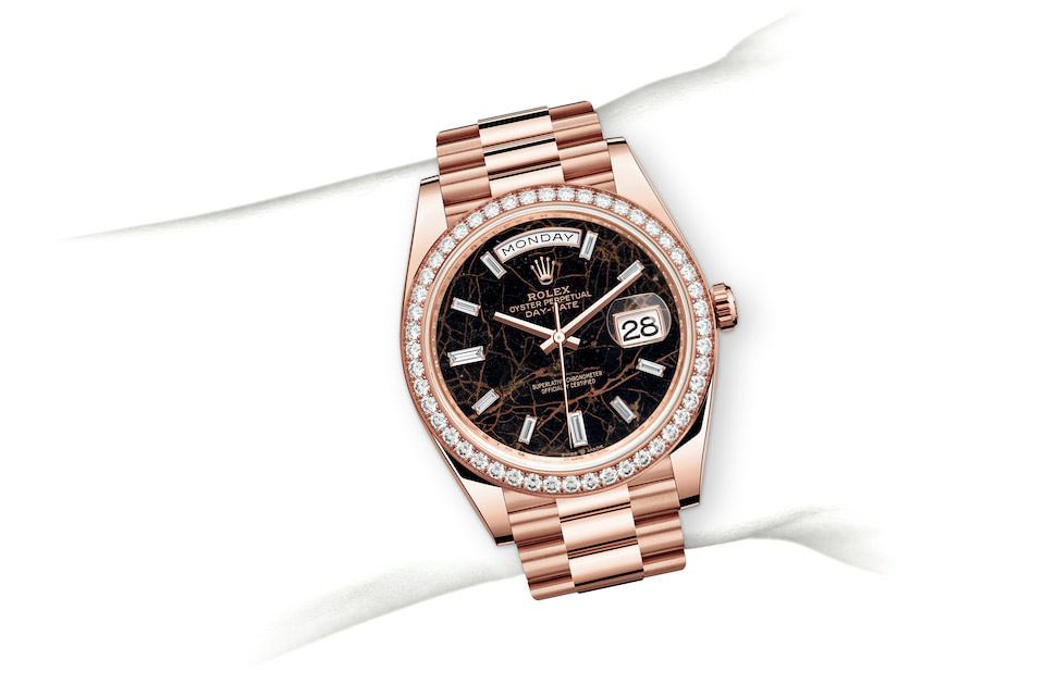 Rolex DAY-DATE 40 Oyster, 40 mm, Everose gold and diamonds