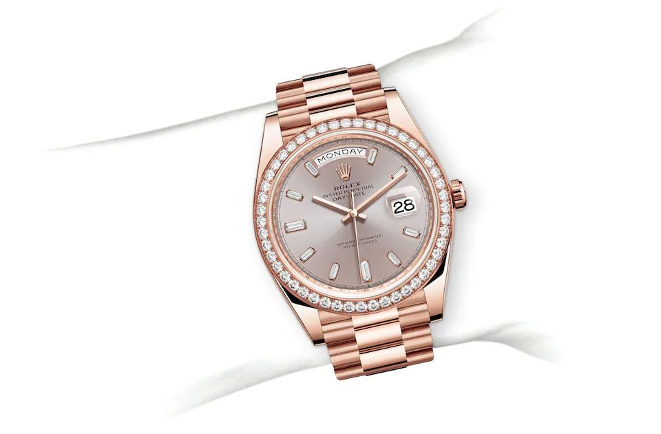 Rolex DAY-DATE 40 Oyster, 40 mm, Everose gold and diamonds