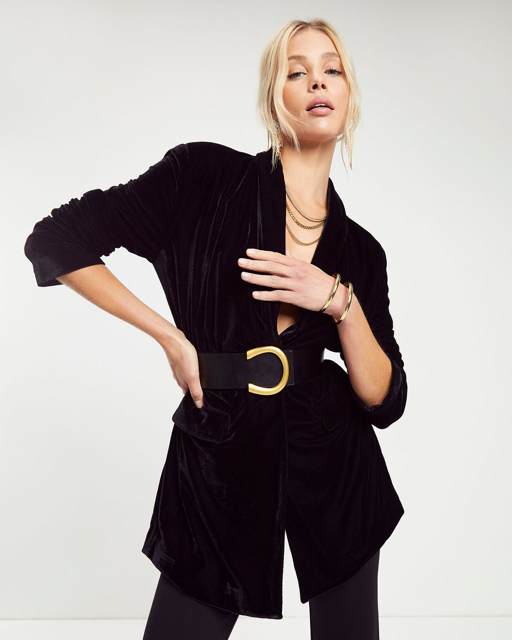 Chicest Pocketed Velvet Blazer - Black