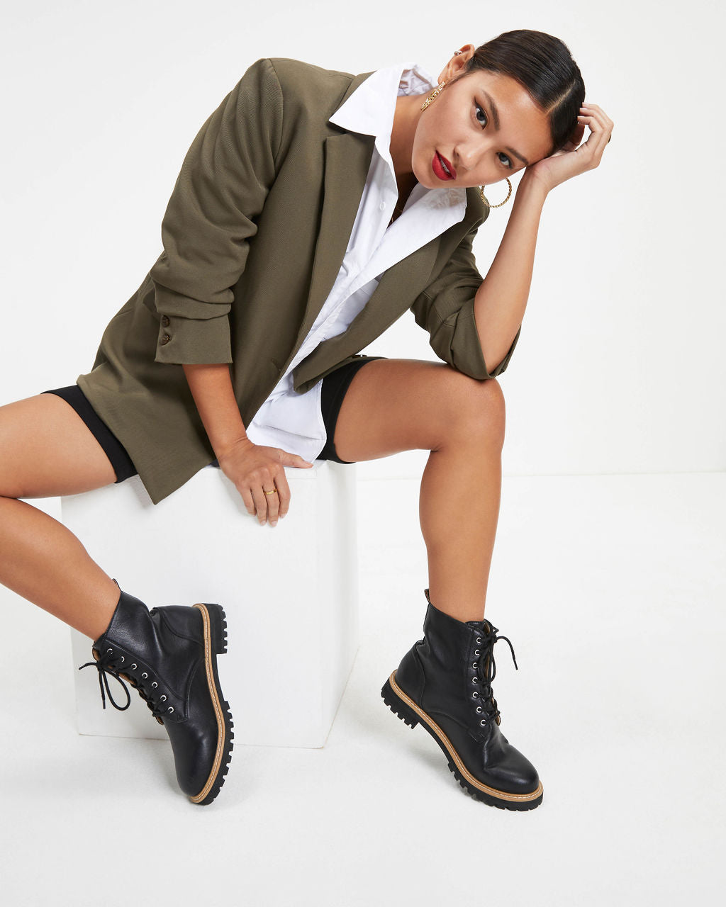 She Knows It All Pocketed Blazer - Olive