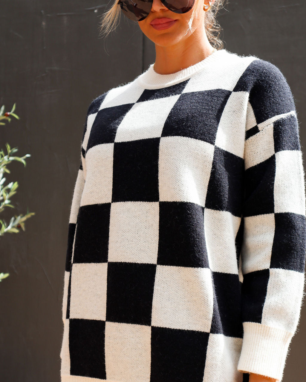 Queen Of Moves Checkered Pullover Sweater - Black