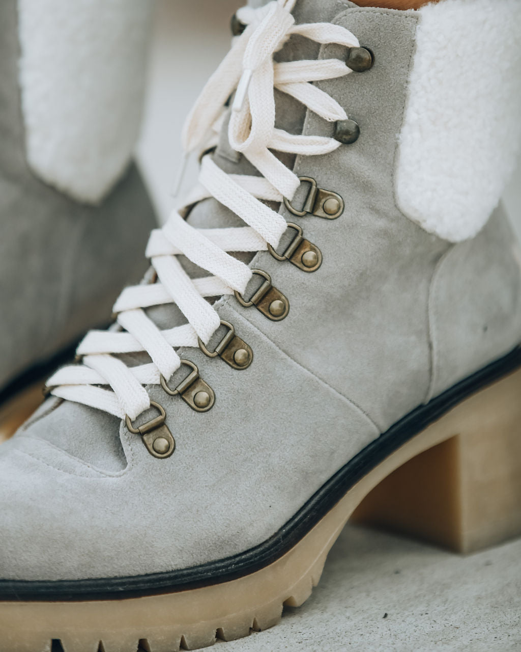 Conquest Heeled Shearling Lace Up Boot - Light Grey