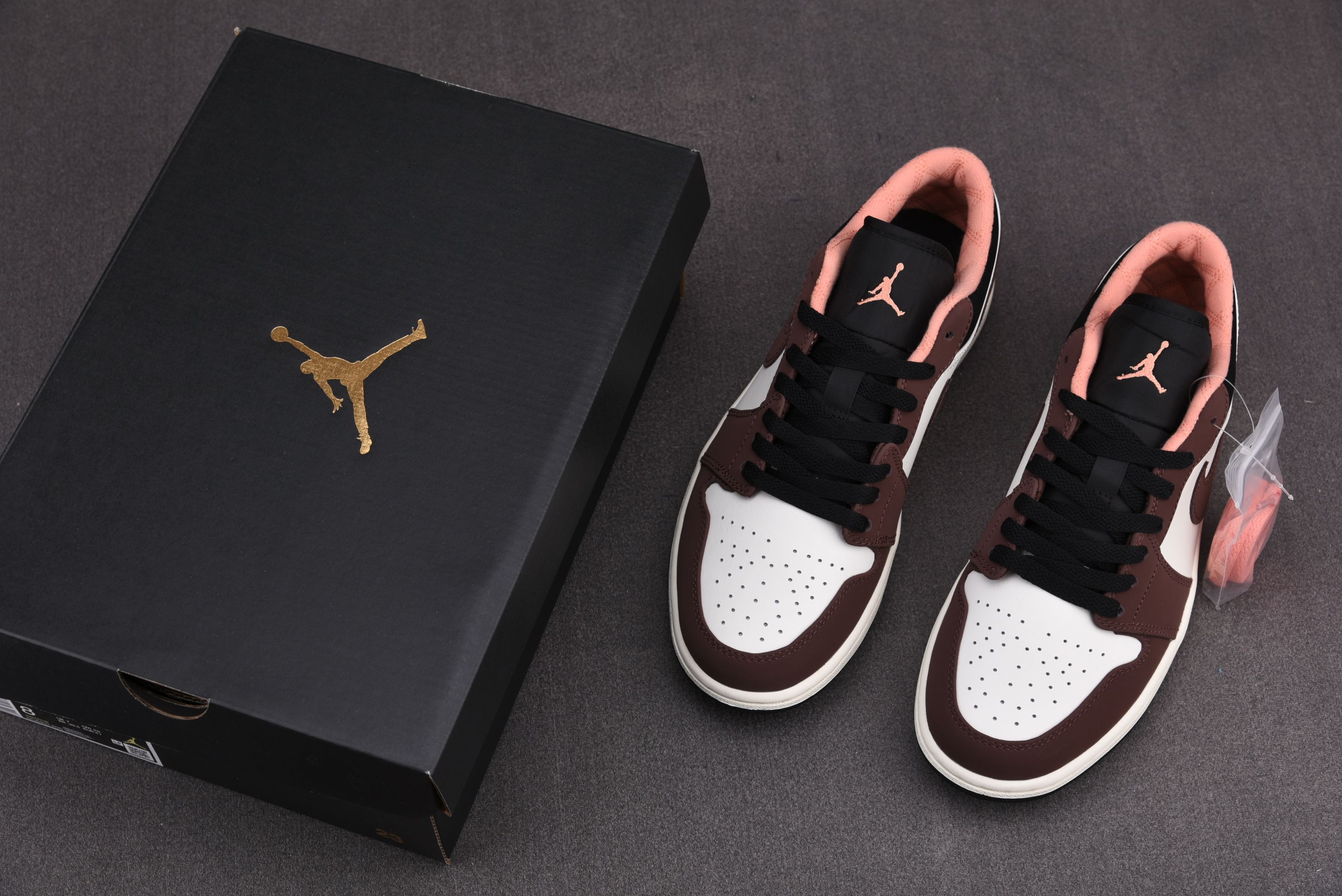 Jordan 1 Low Mocha