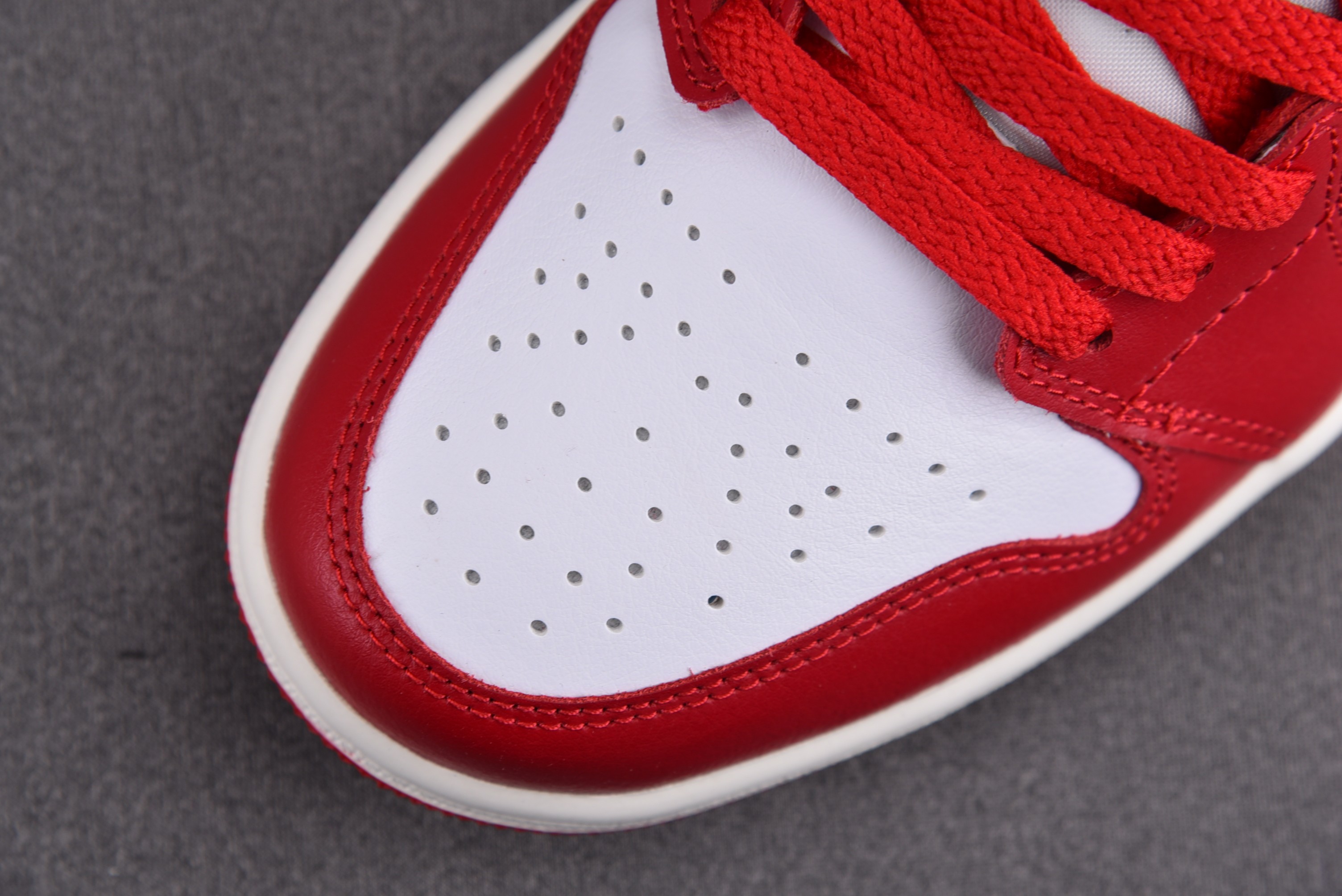 Jordan 1 Low Reverse Black Toe (Women Size!!)