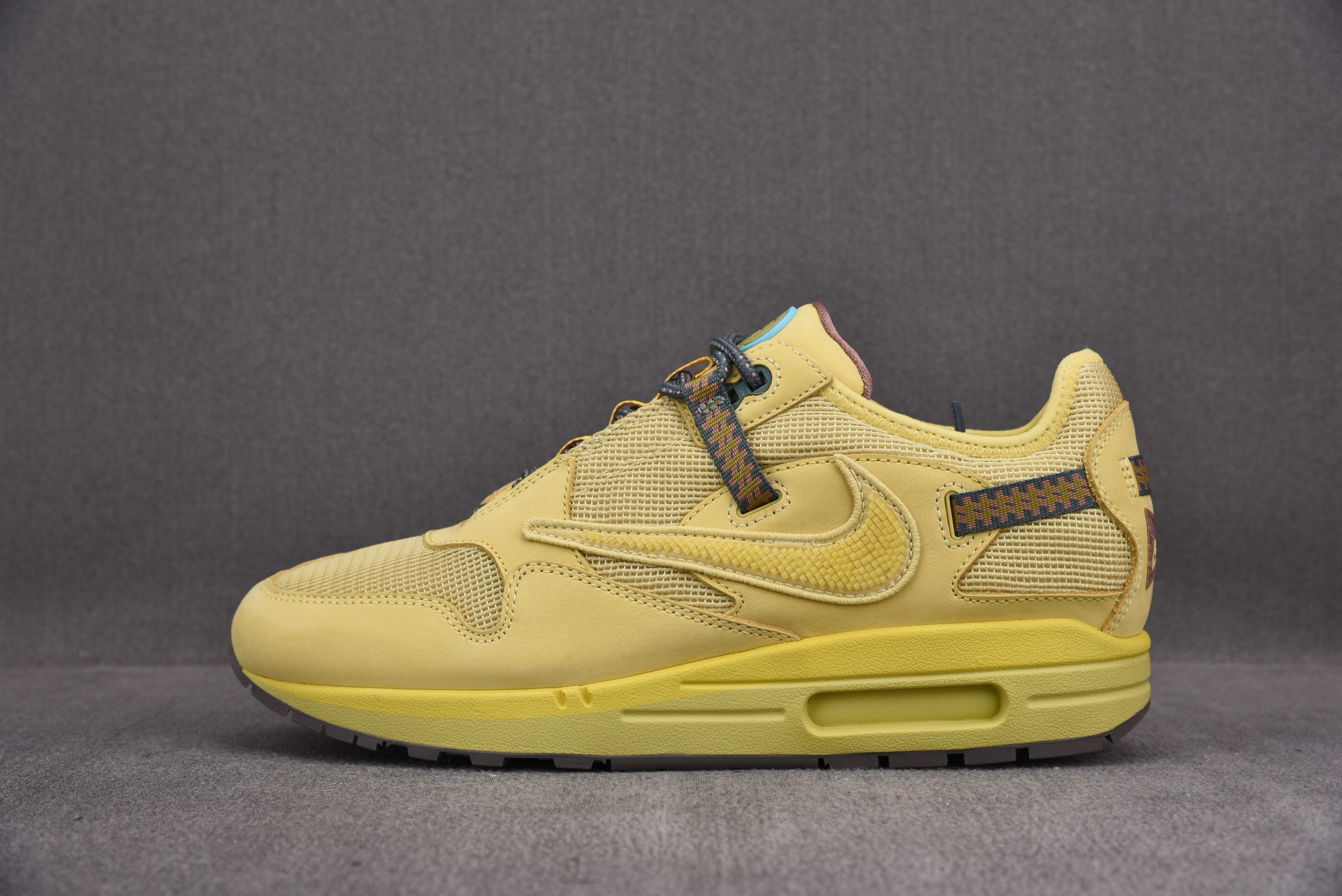 Nike Air Max 1 Travis Scott Cactus Jack Saturn Gold