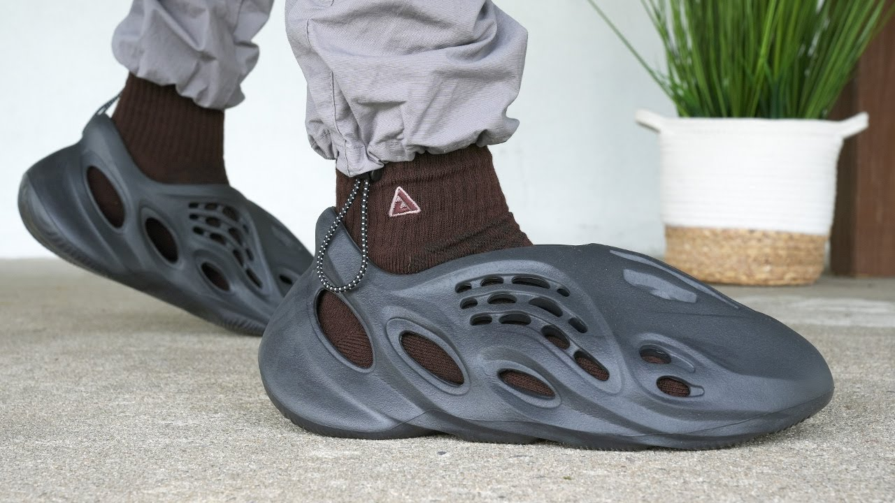 adidas Yeezy Foam RNR Onyx