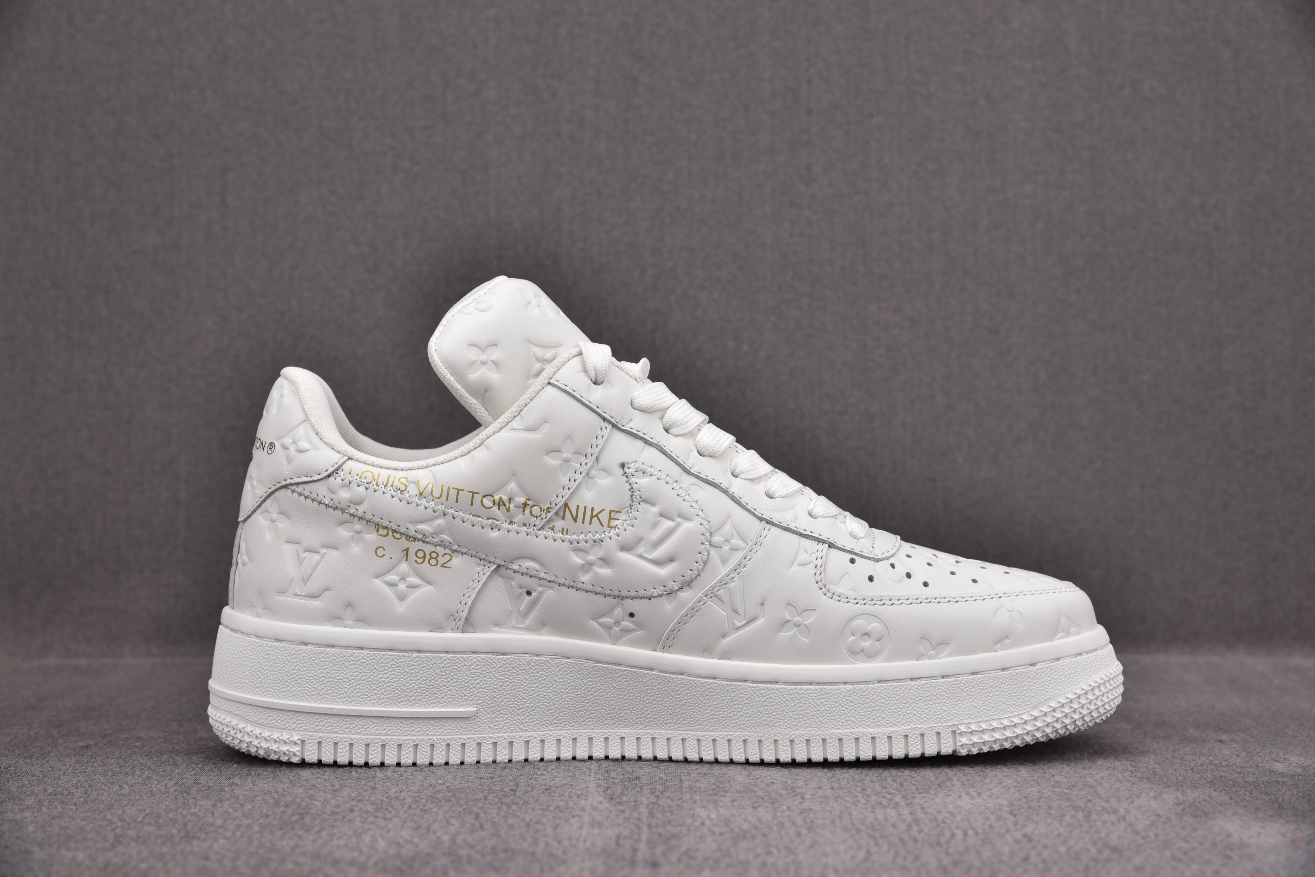 Nike Air Force 1 Low Louis Vuitton   Monogram Triple White (Be careful about the size!!)