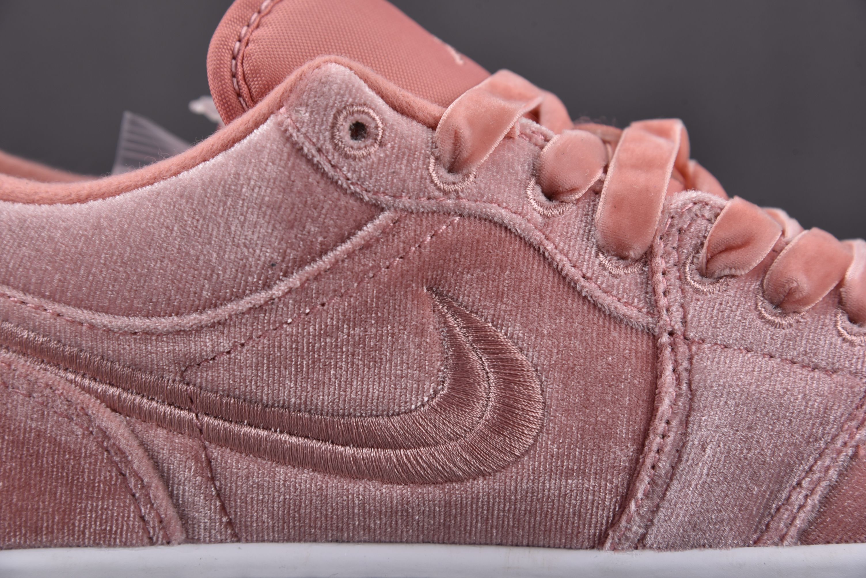 Air Jordan 1 Low SE Pink Velvet (Women Size!!)