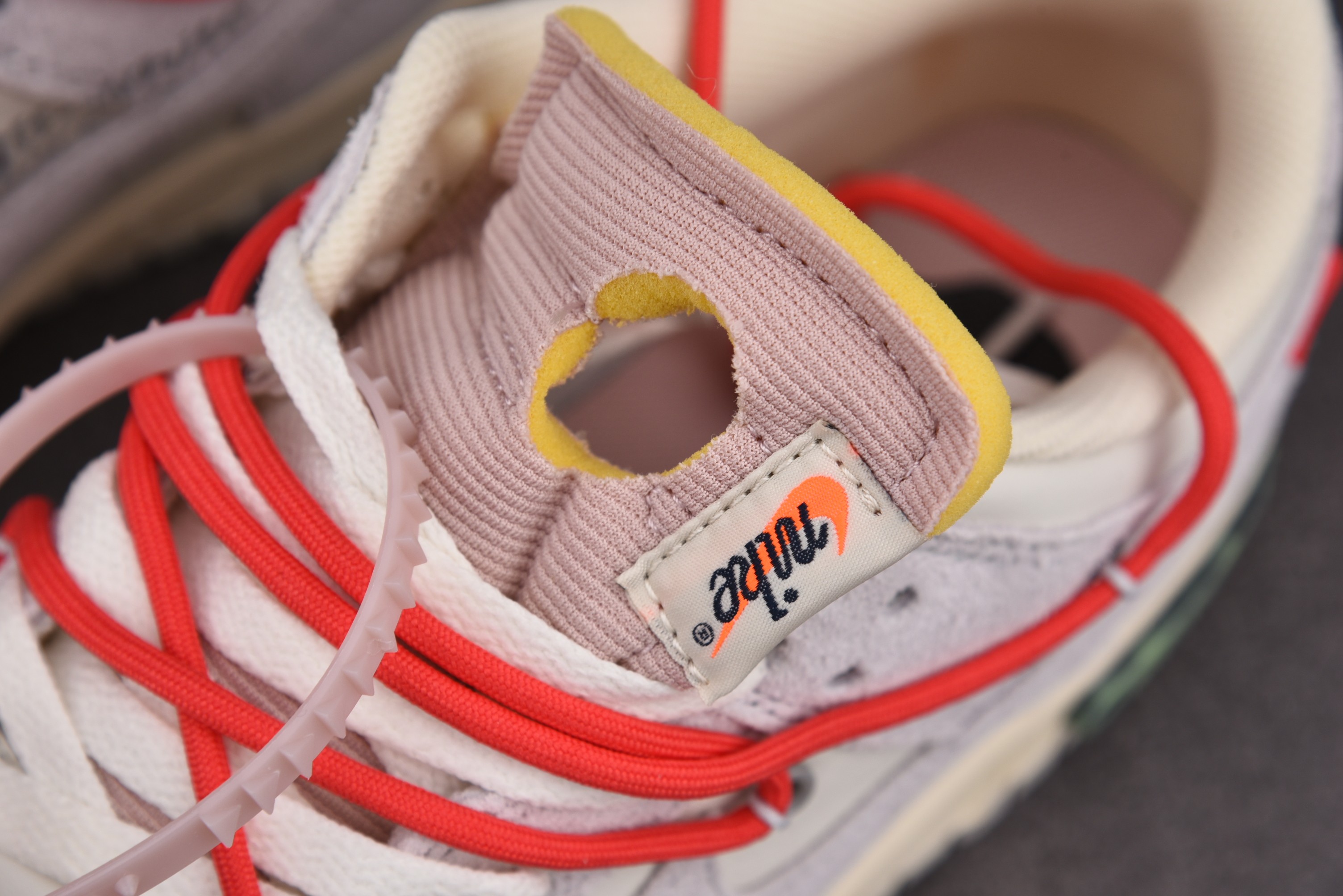 Nike Dunk Low   Lot 33