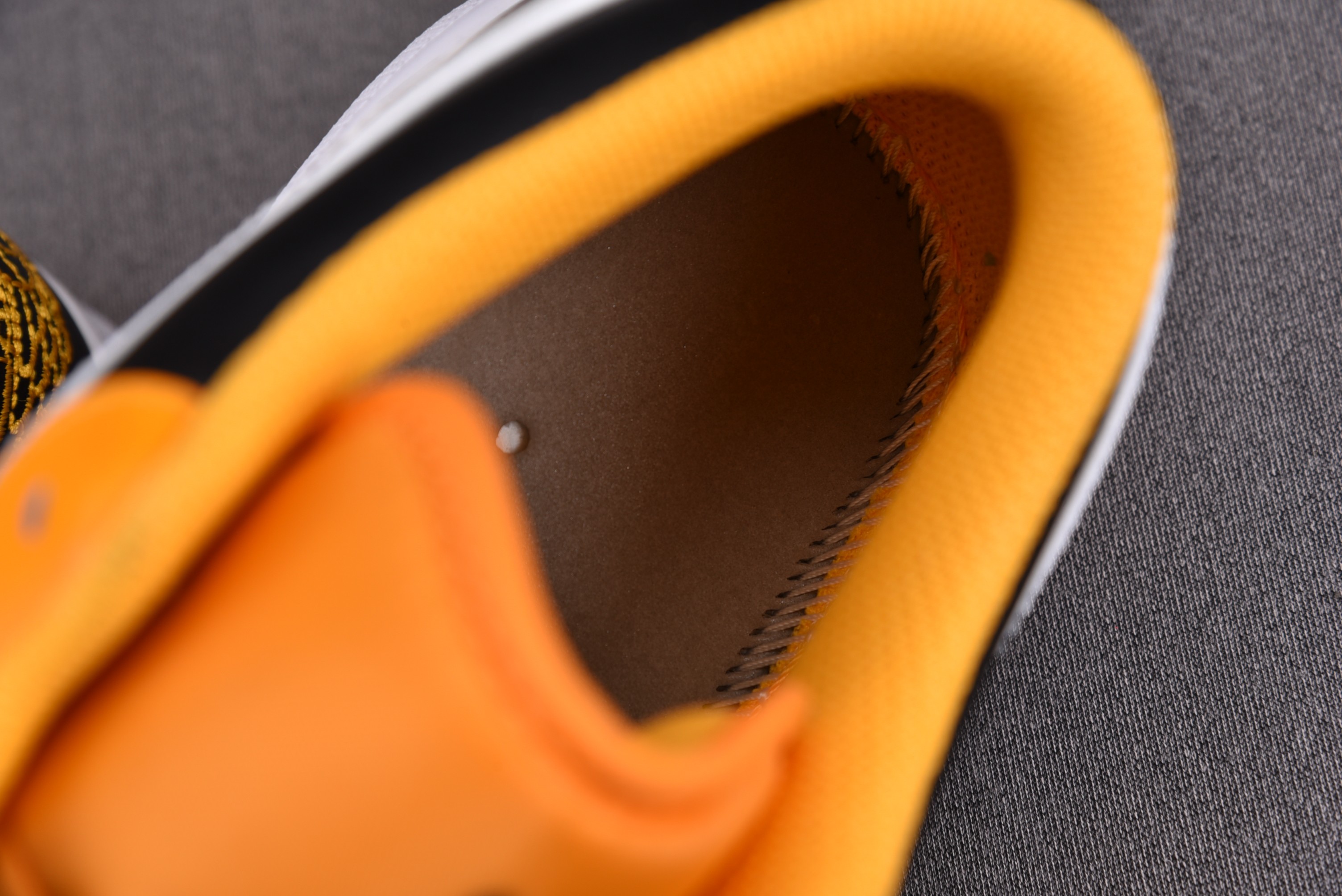 Jordan 1 Low Taxi