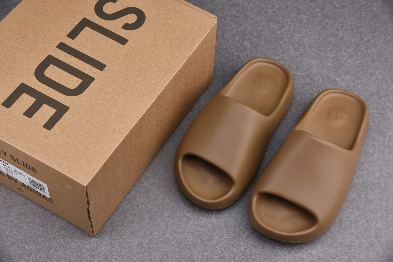 Yeezy Slide Core (One Size Smaller!!)
