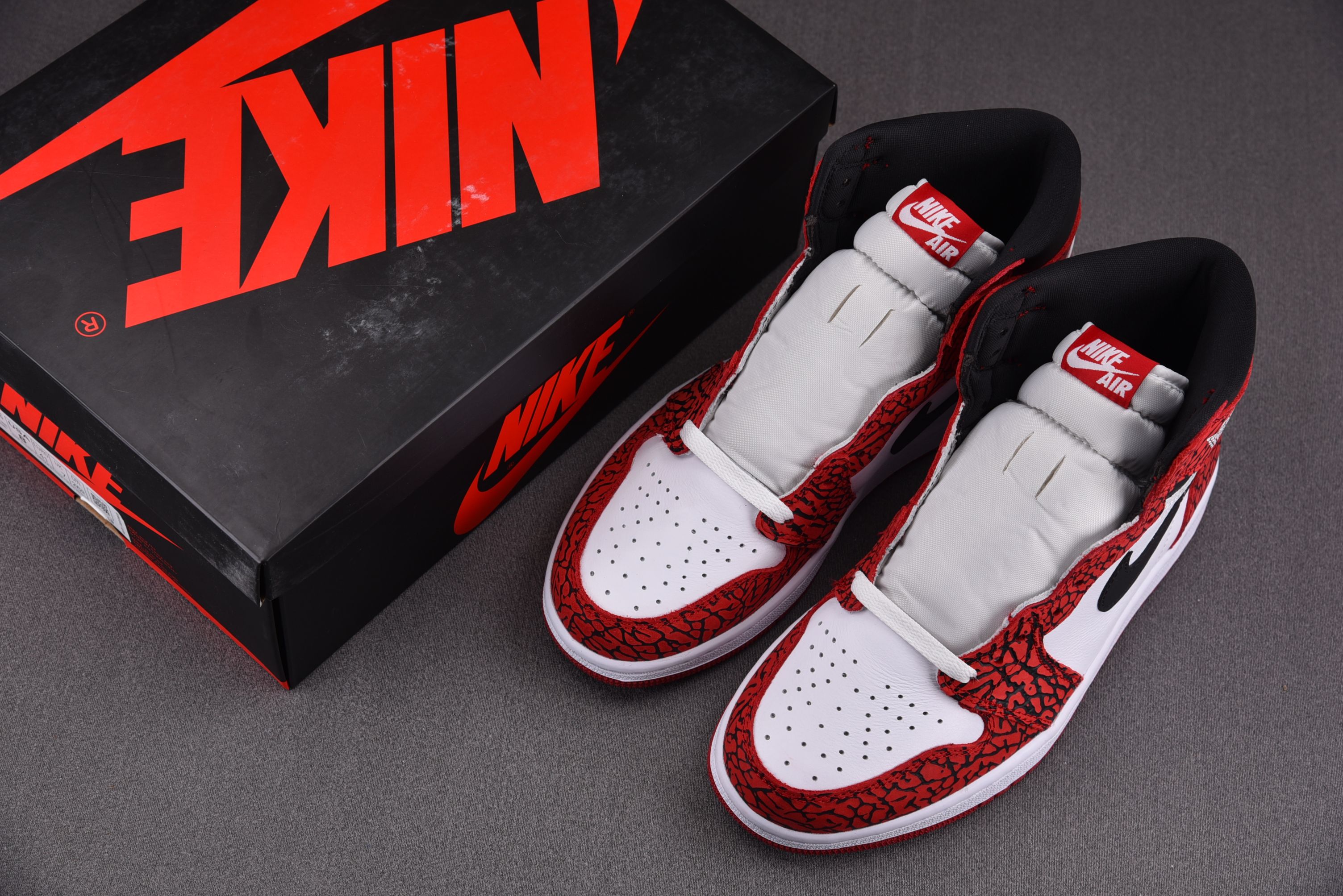 Jordan 1 Retro High OG Chicago Cement