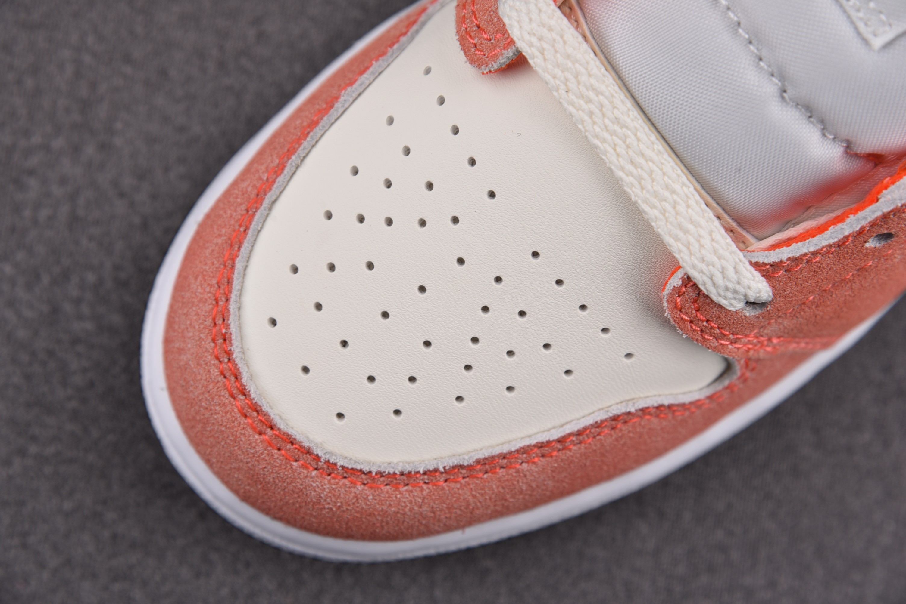 Jordan 1 Mid SE Orange Suede (GS)