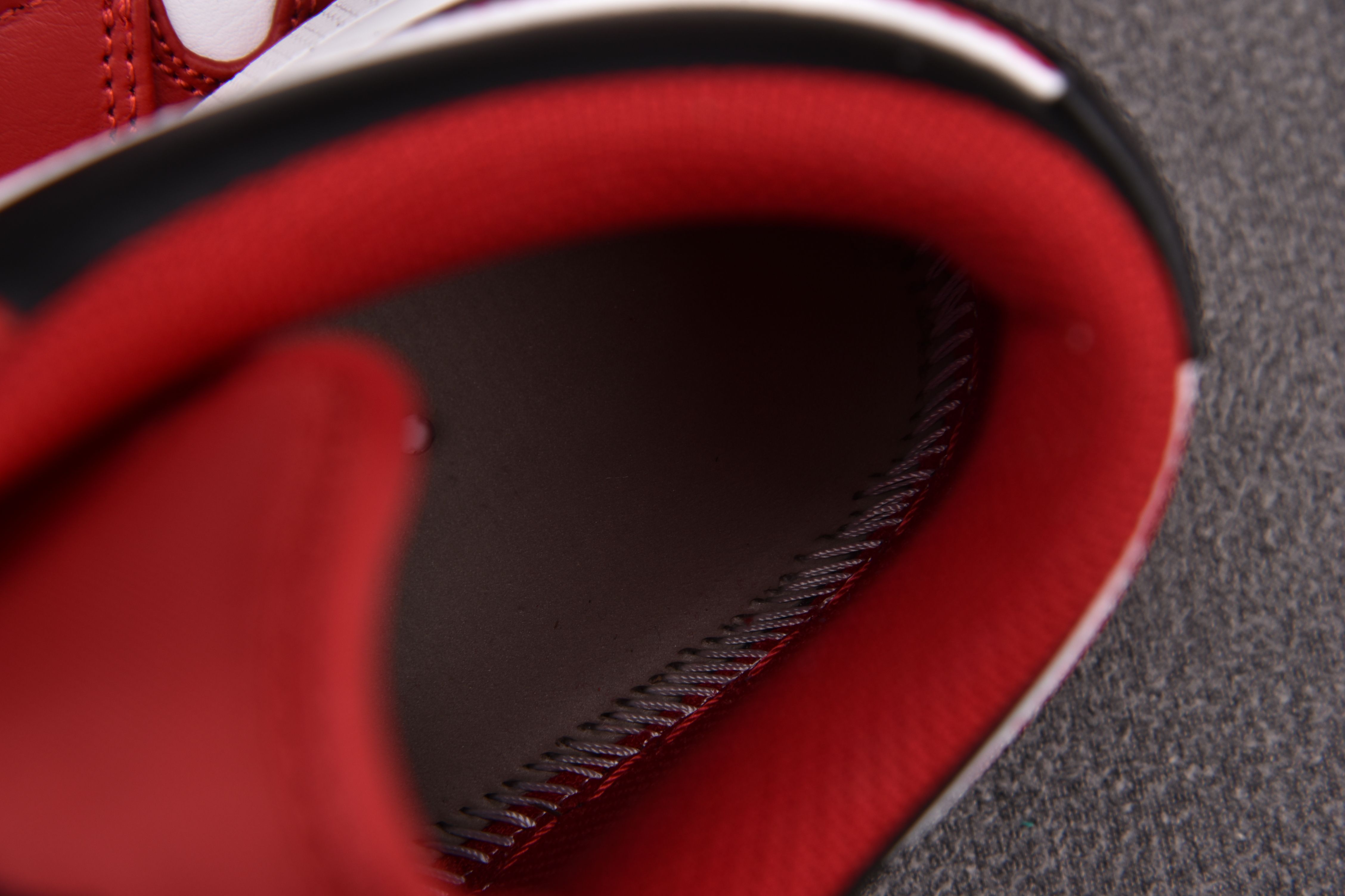 Jordan 1 Low Bulls