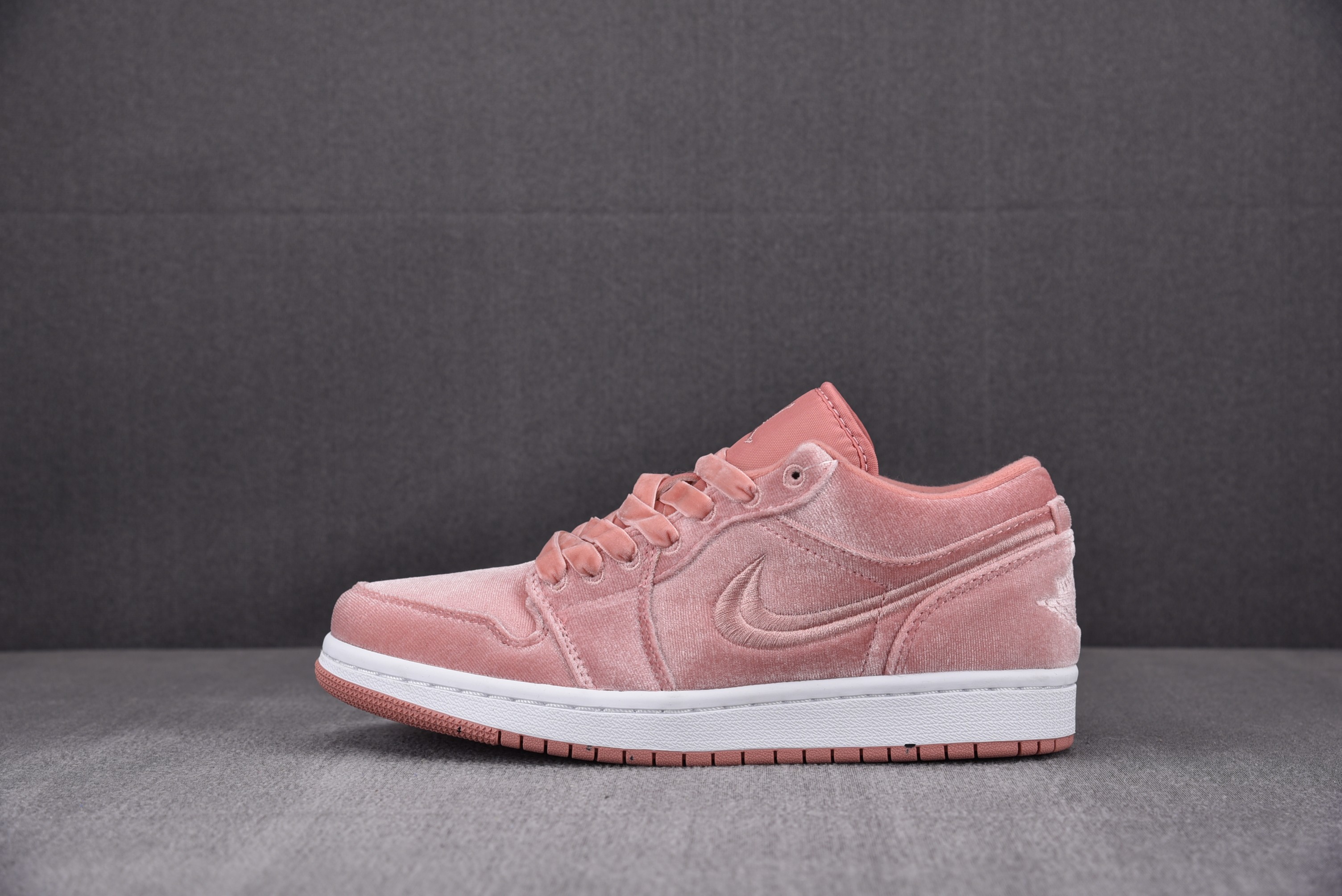 Air Jordan 1 Low SE Pink Velvet (Women Size!!)