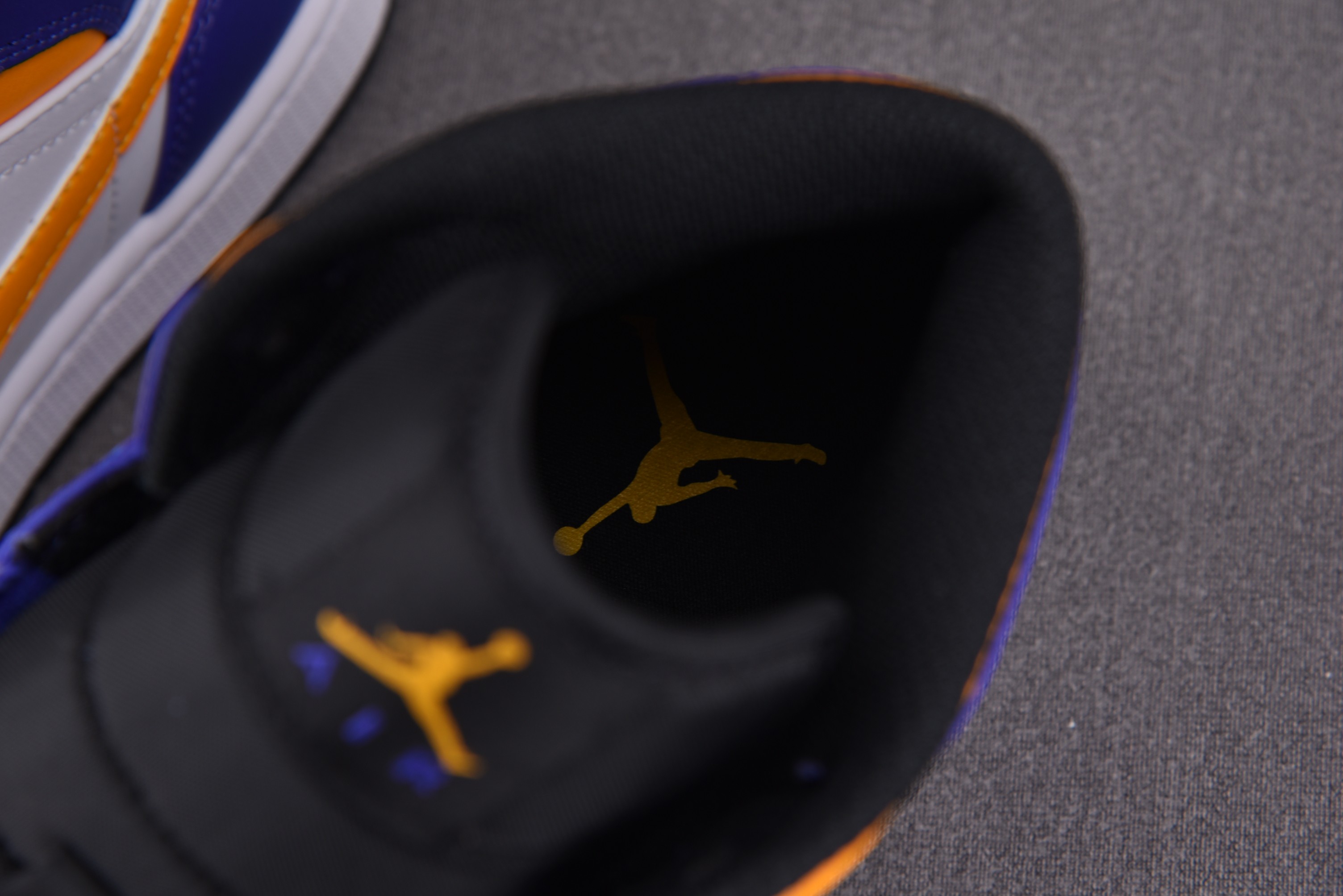 Jordan 1 Mid Lakers