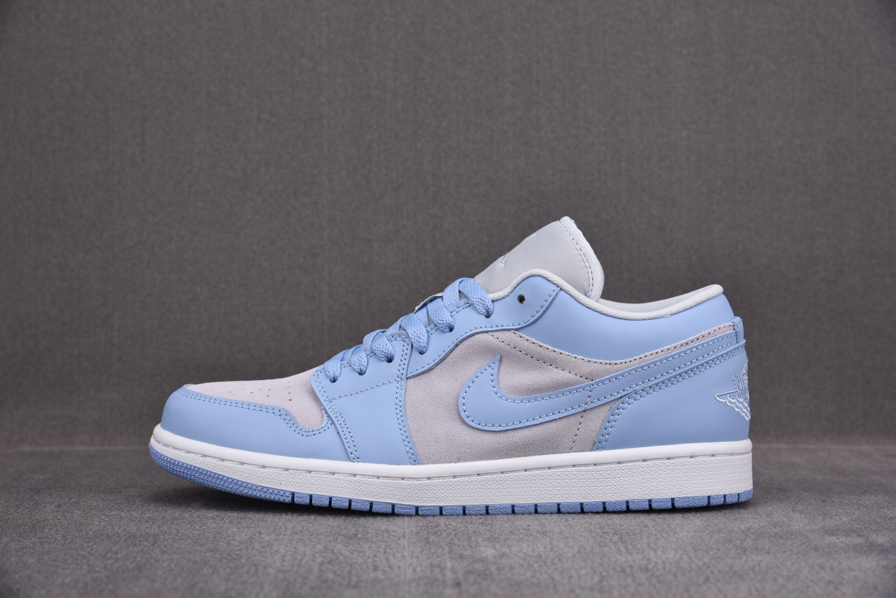 Jordan 1 Low University Blue (Women Size!!)