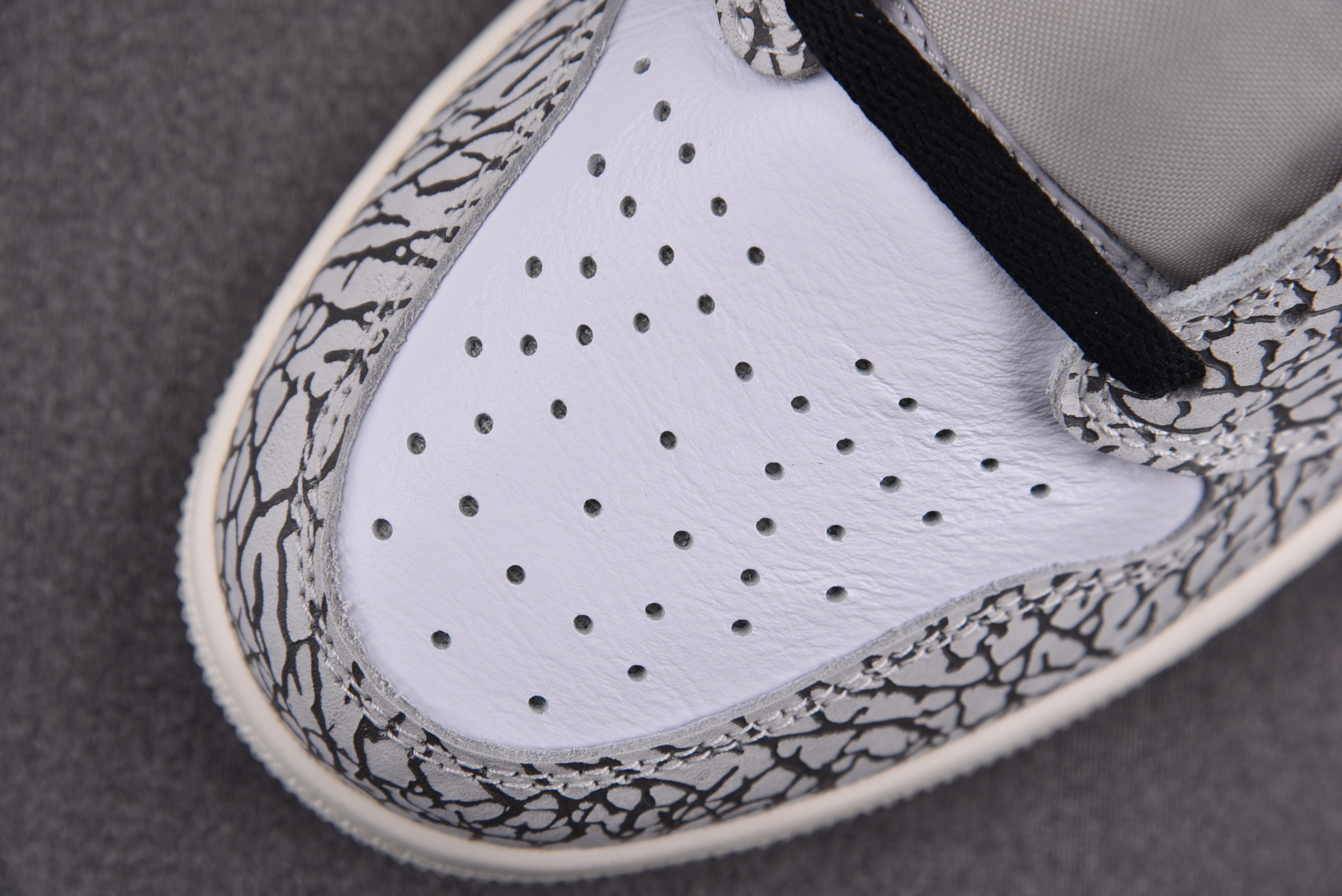 Jordan 1 Retro High OG White Cement