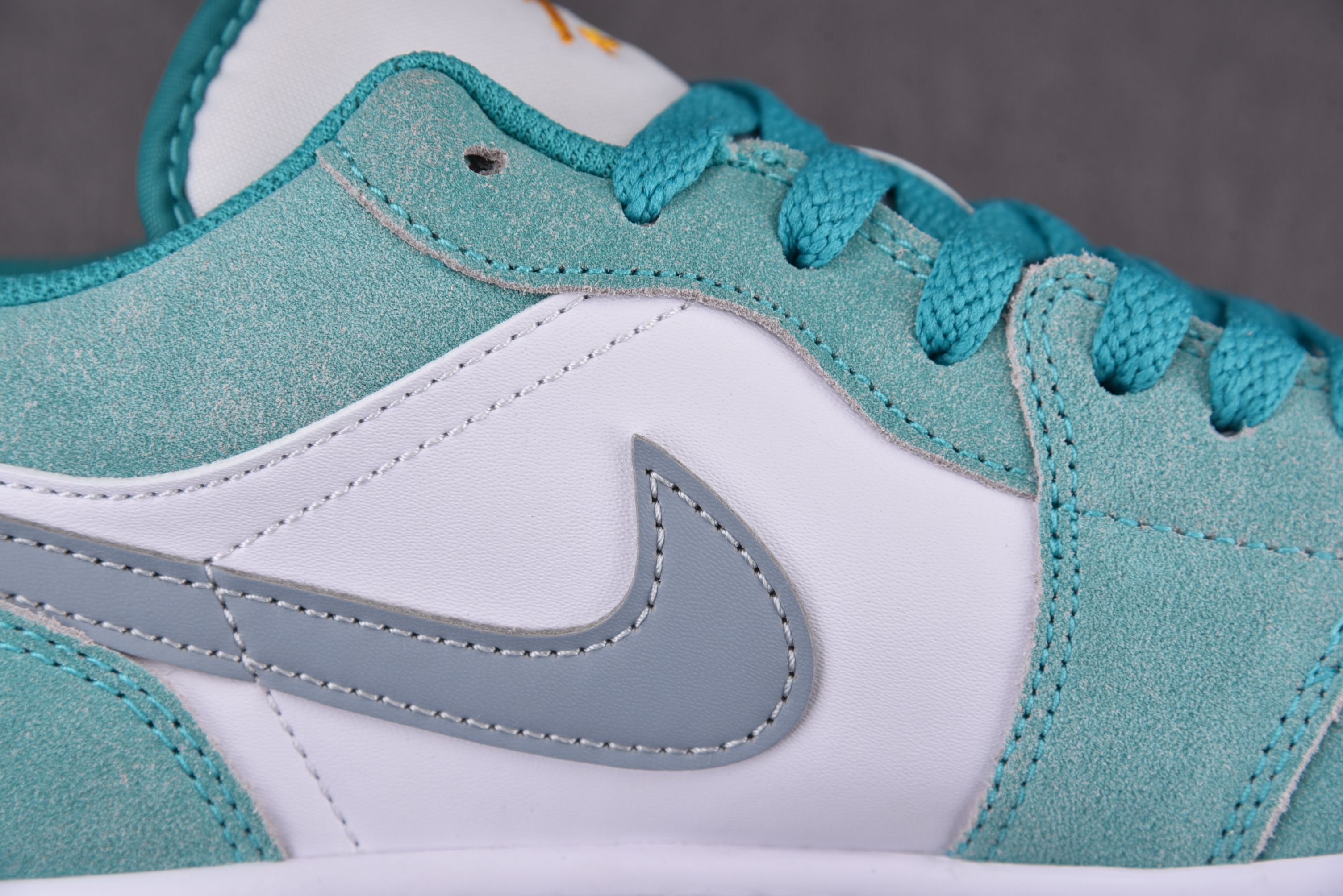 Jordan 1 Low SE New Emerald