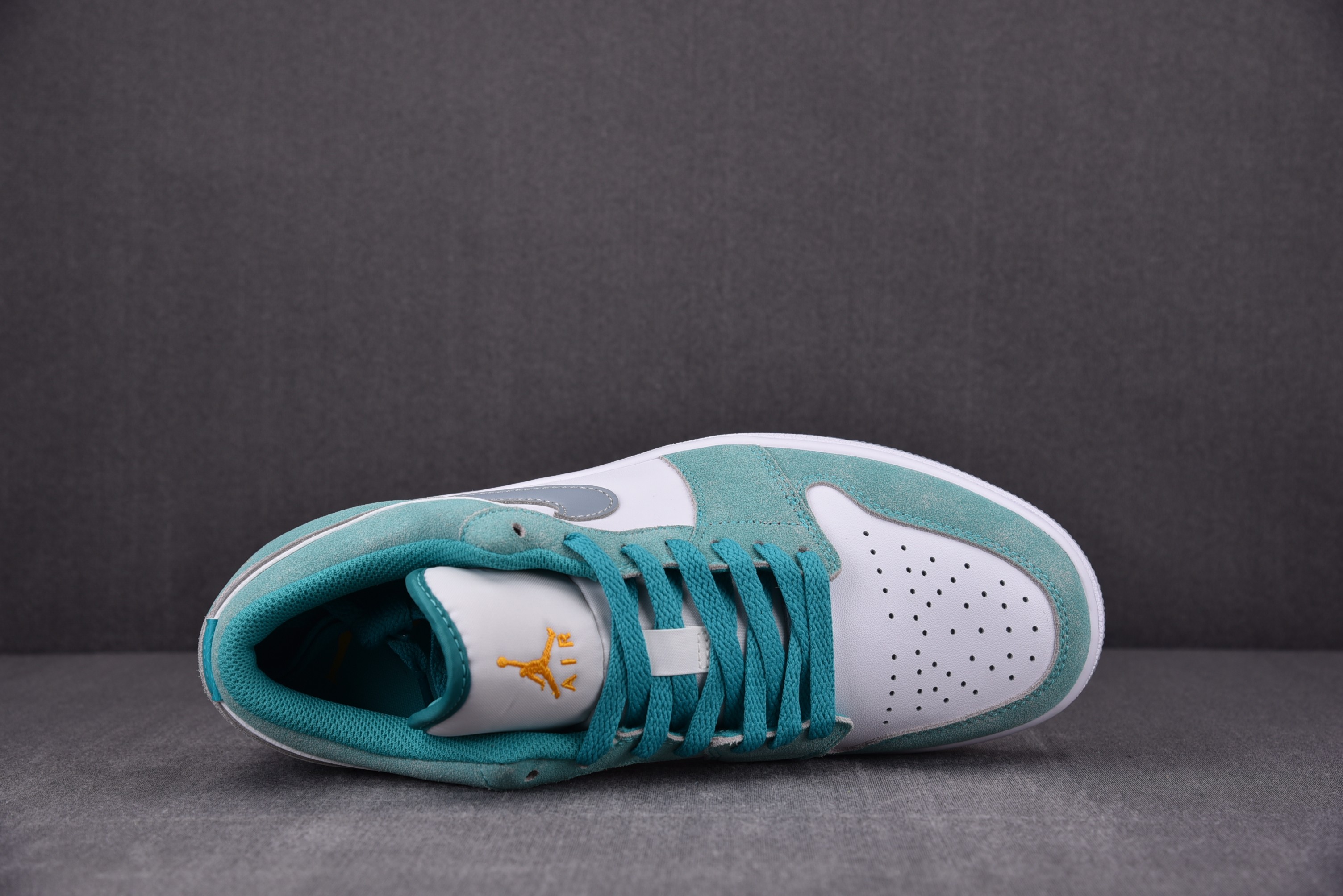 Jordan 1 Low SE New Emerald