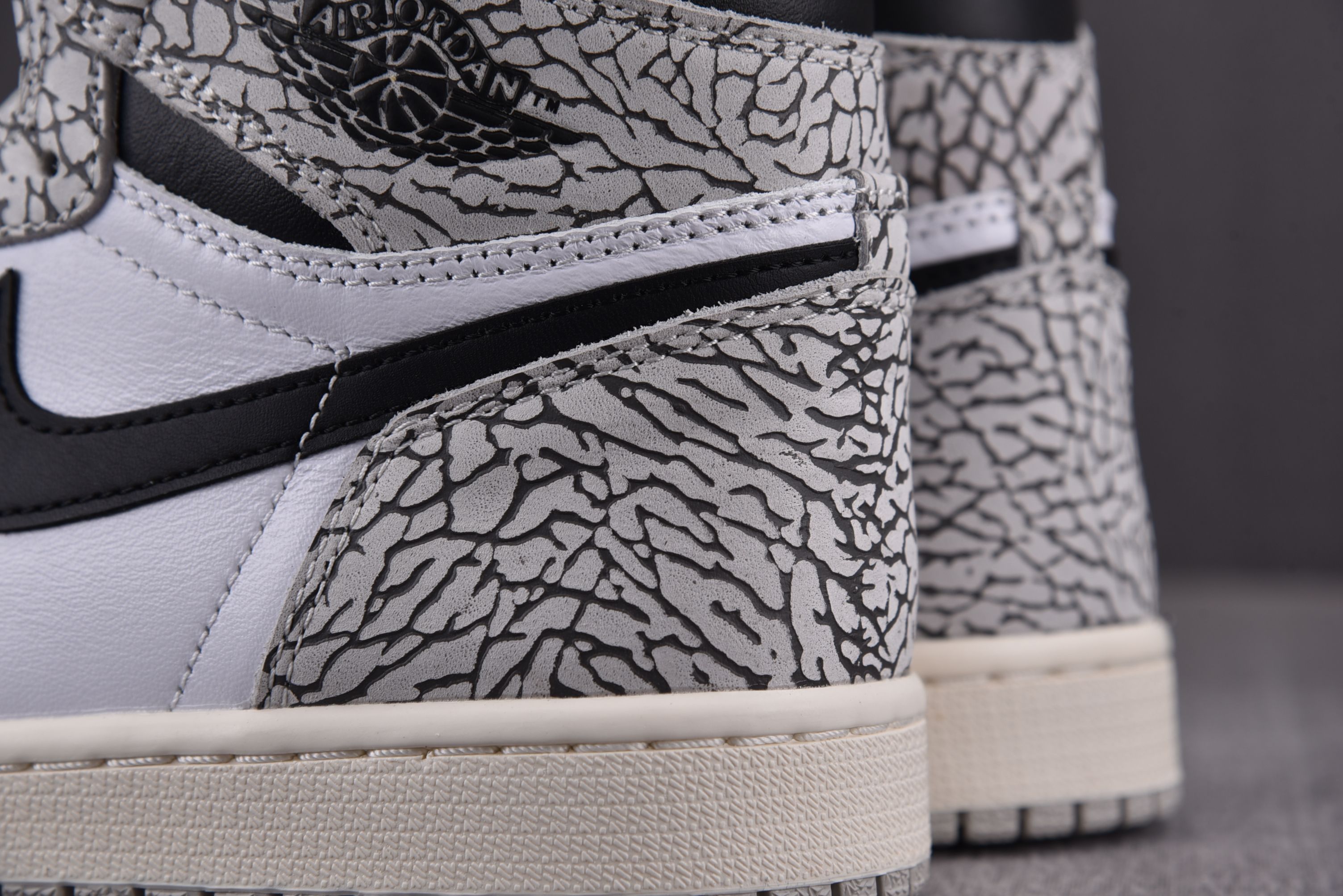 Jordan 1 Retro High OG White Cement