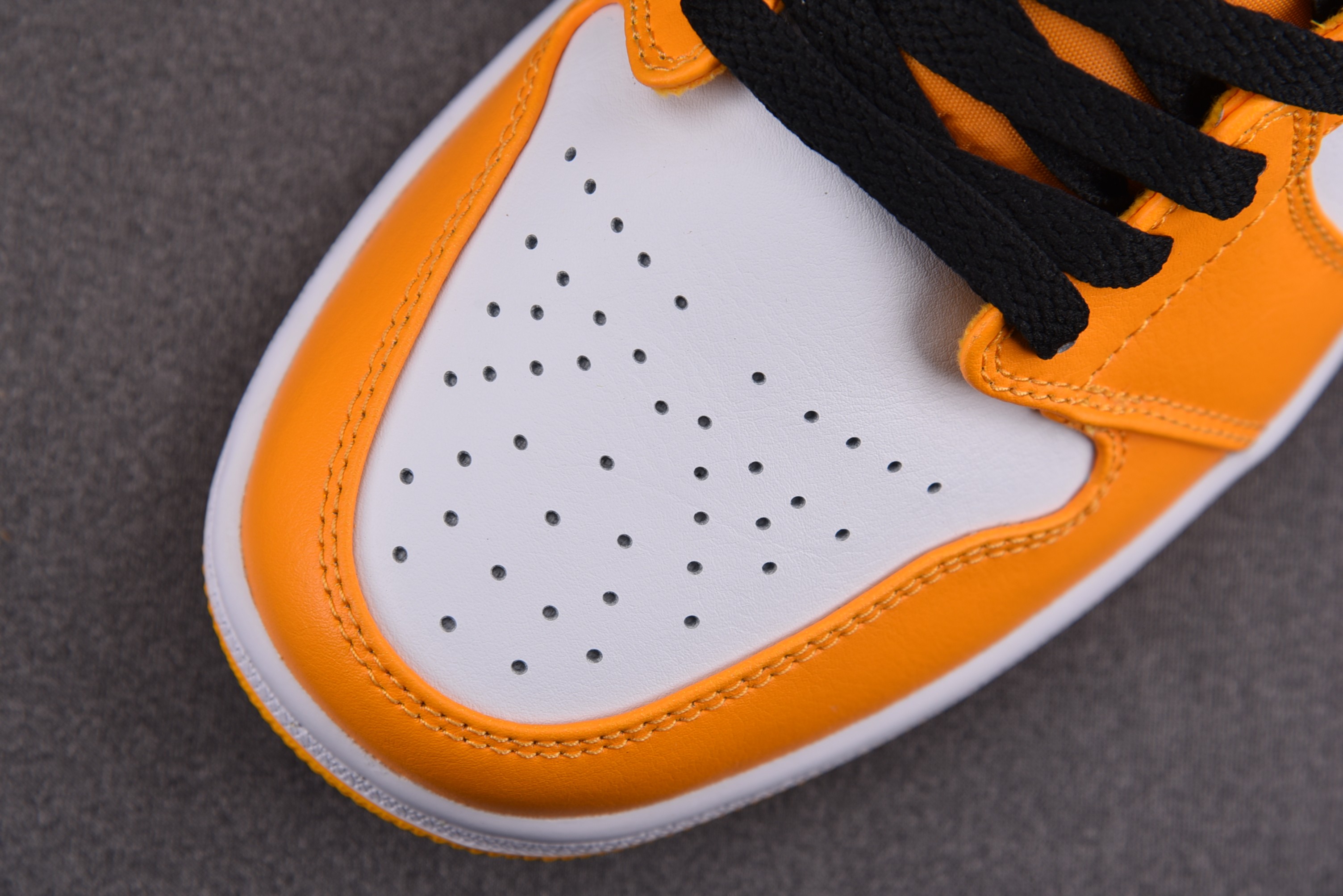 Jordan 1 Low Taxi