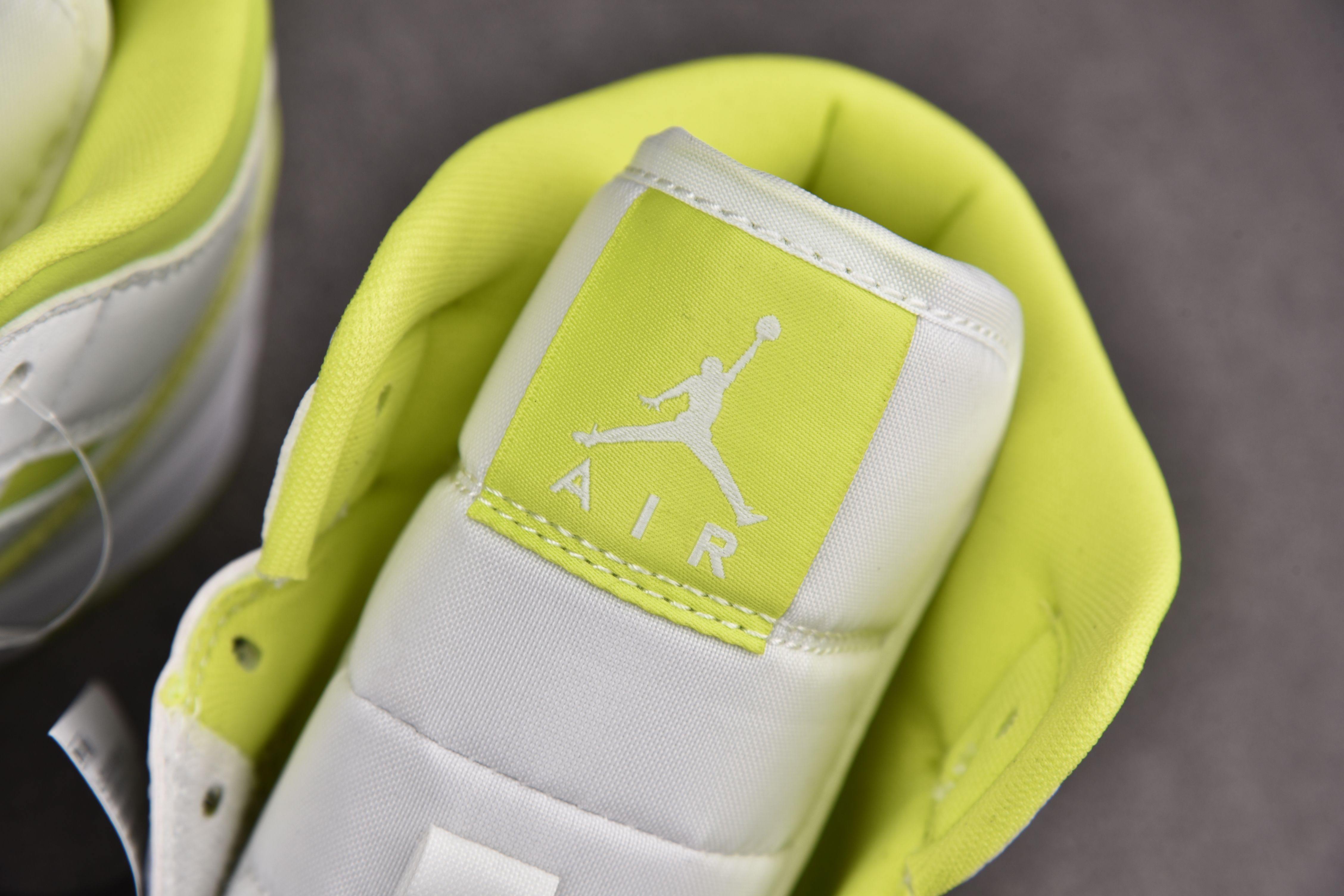 Jordan 1 Mid White Lime (Women Size!!)