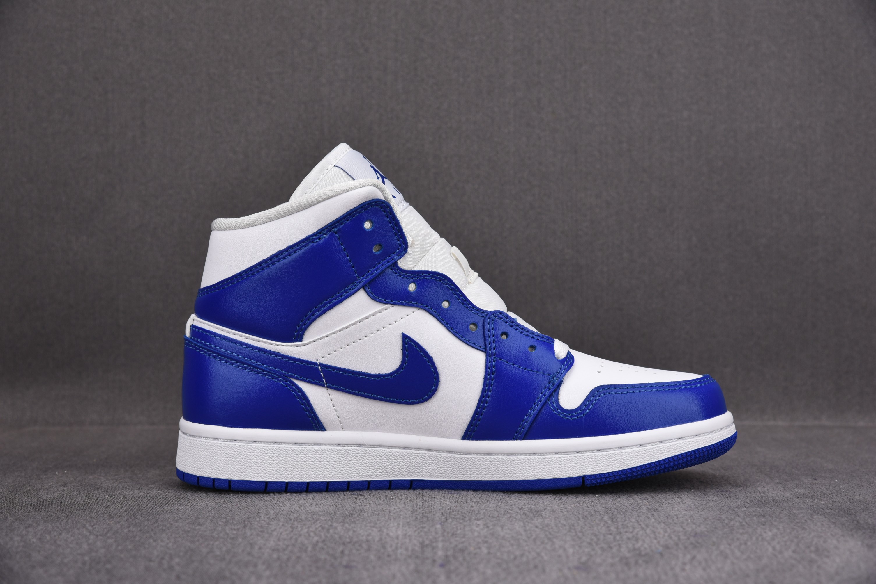 Jordan 1 Mid Kentucky Blue (Women Size!!)