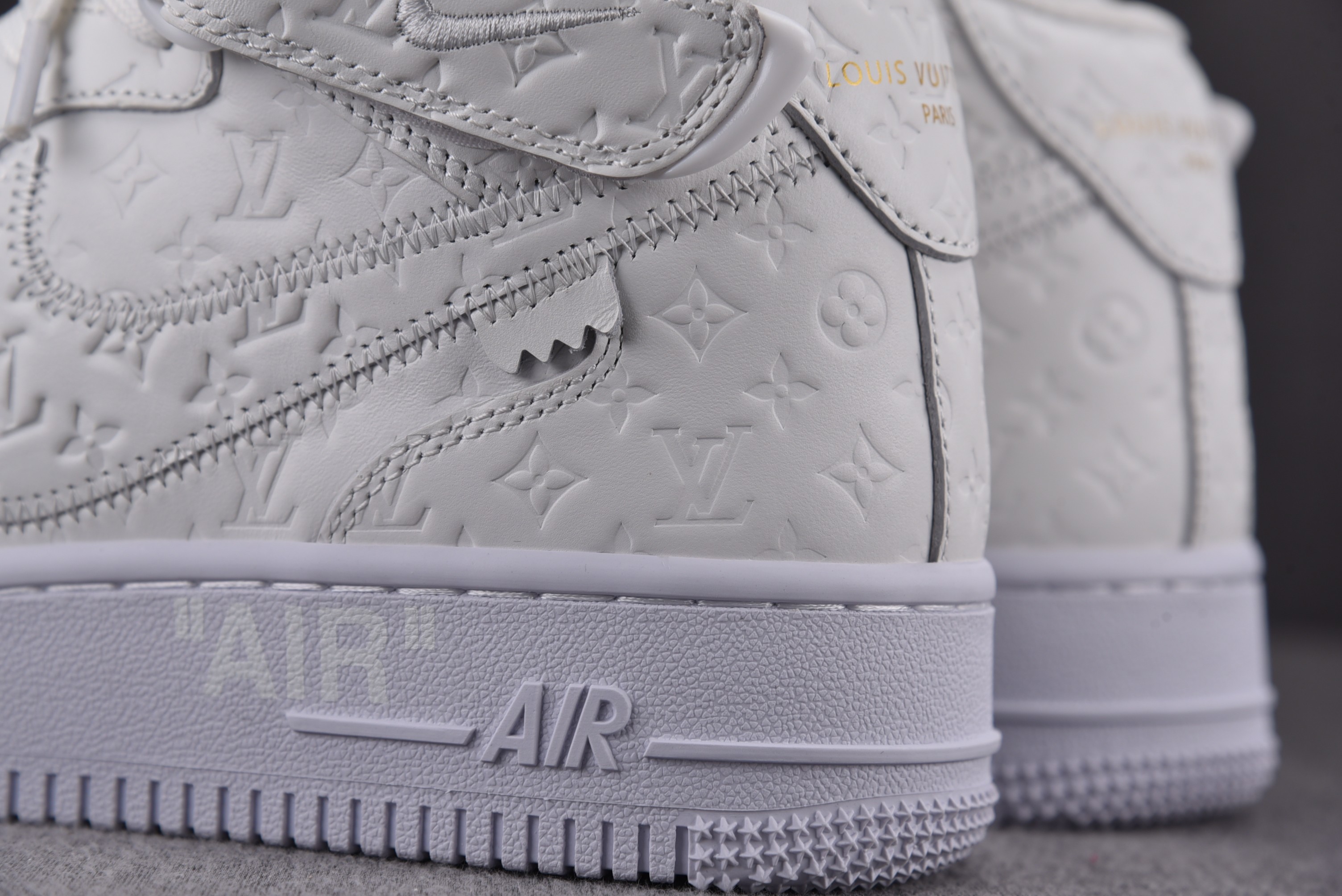 Nike Air Force 1 High Louis Vuitton   Monogram Triple White (Be careful about the size!!)