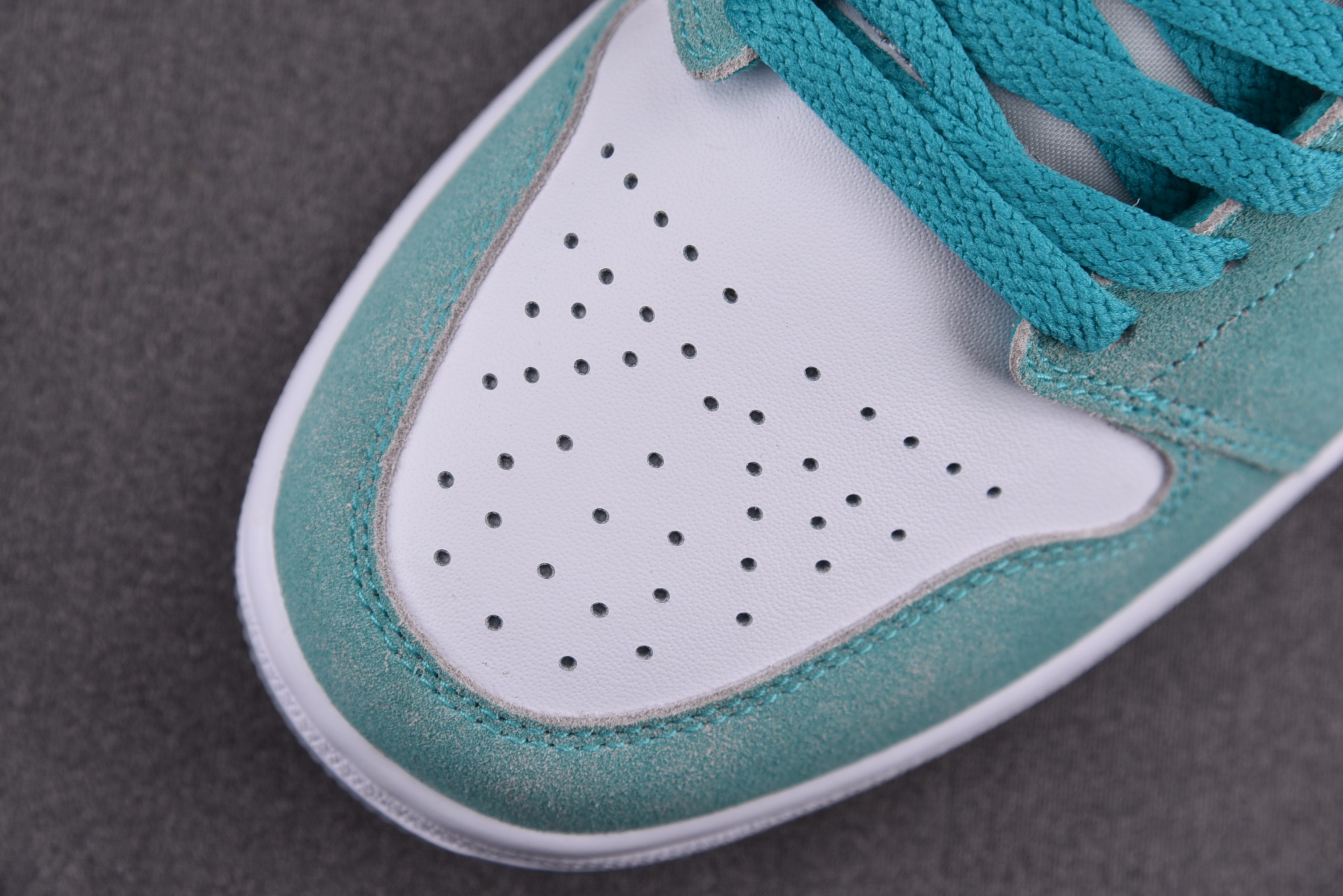 Jordan 1 Low SE New Emerald