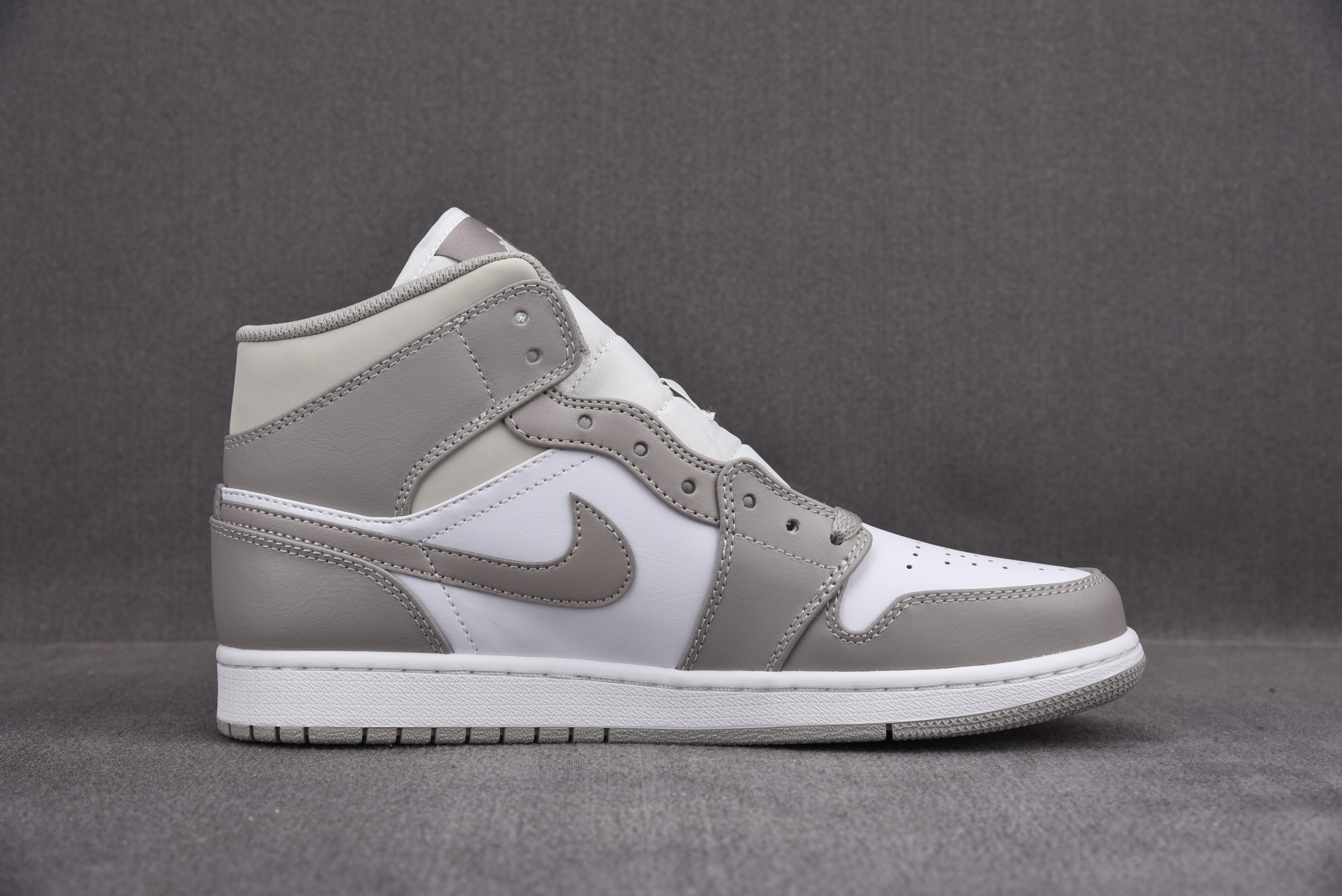 Jordan 1 Mid Linen