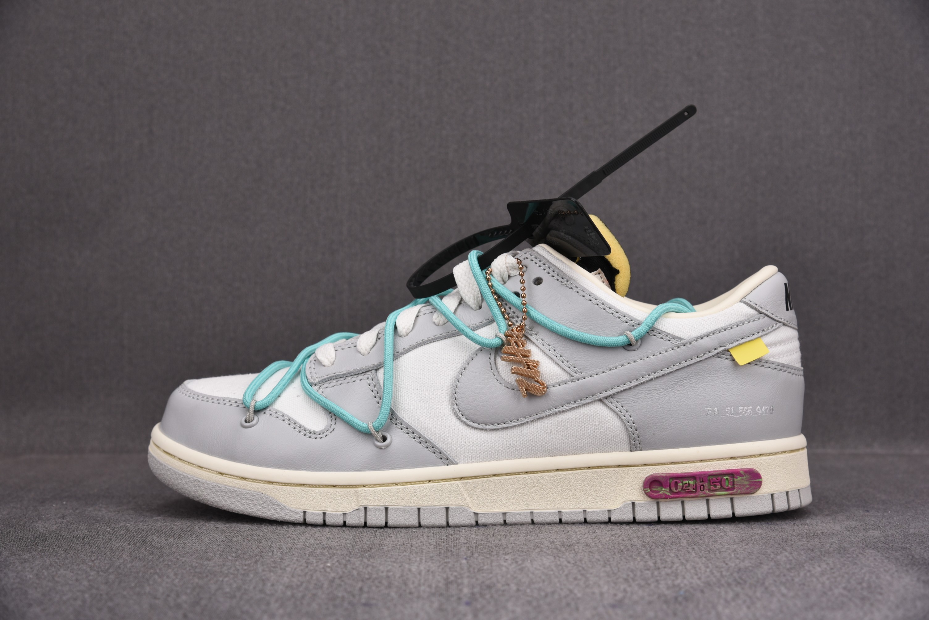 Nike Dunk Low   Lot 4